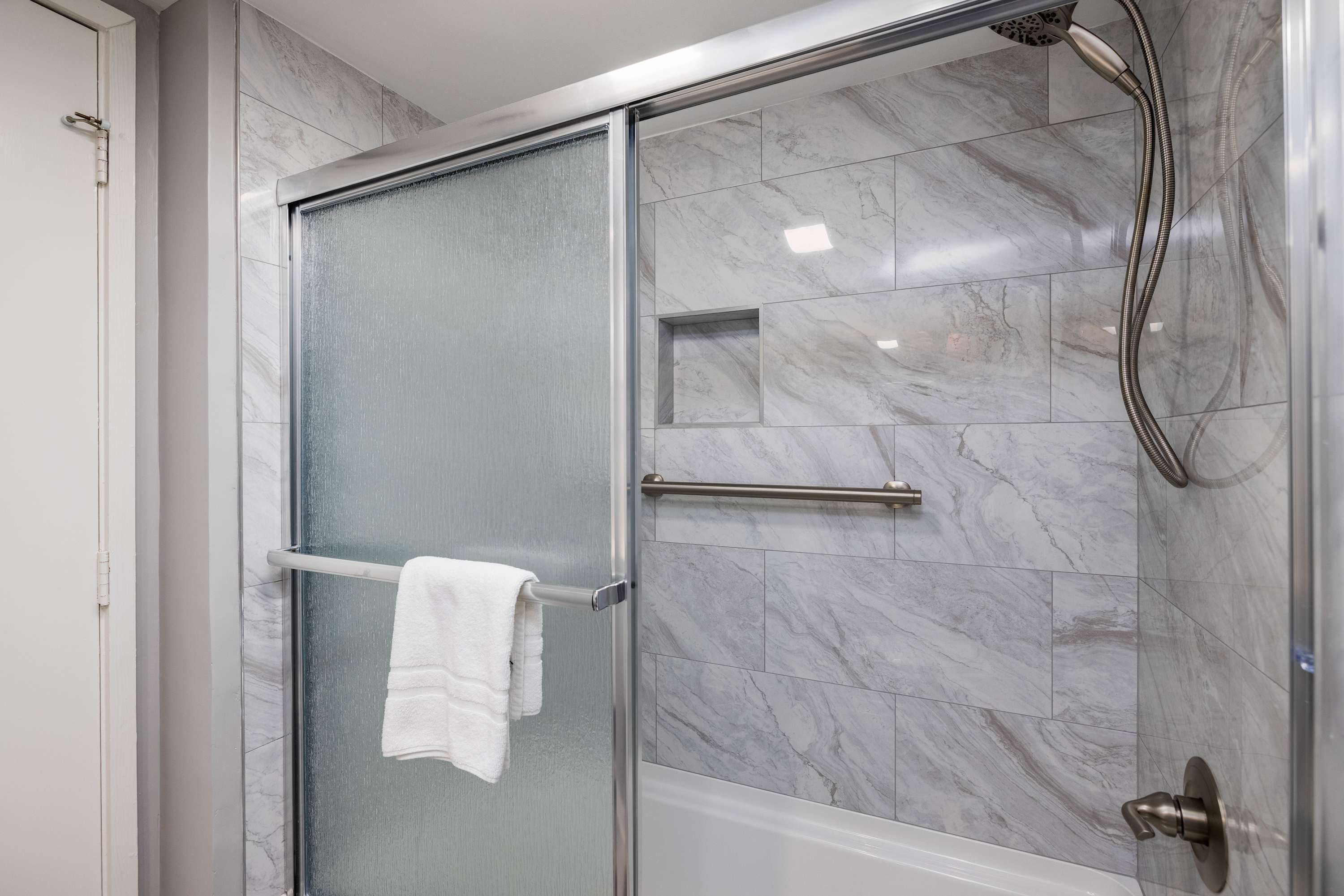 Hall Bathroom Upstairs with Shower/Tub Combo 