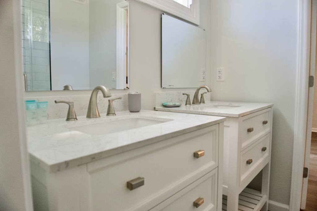 9 Bedrooms 8 Bathrooms Sleeps 24