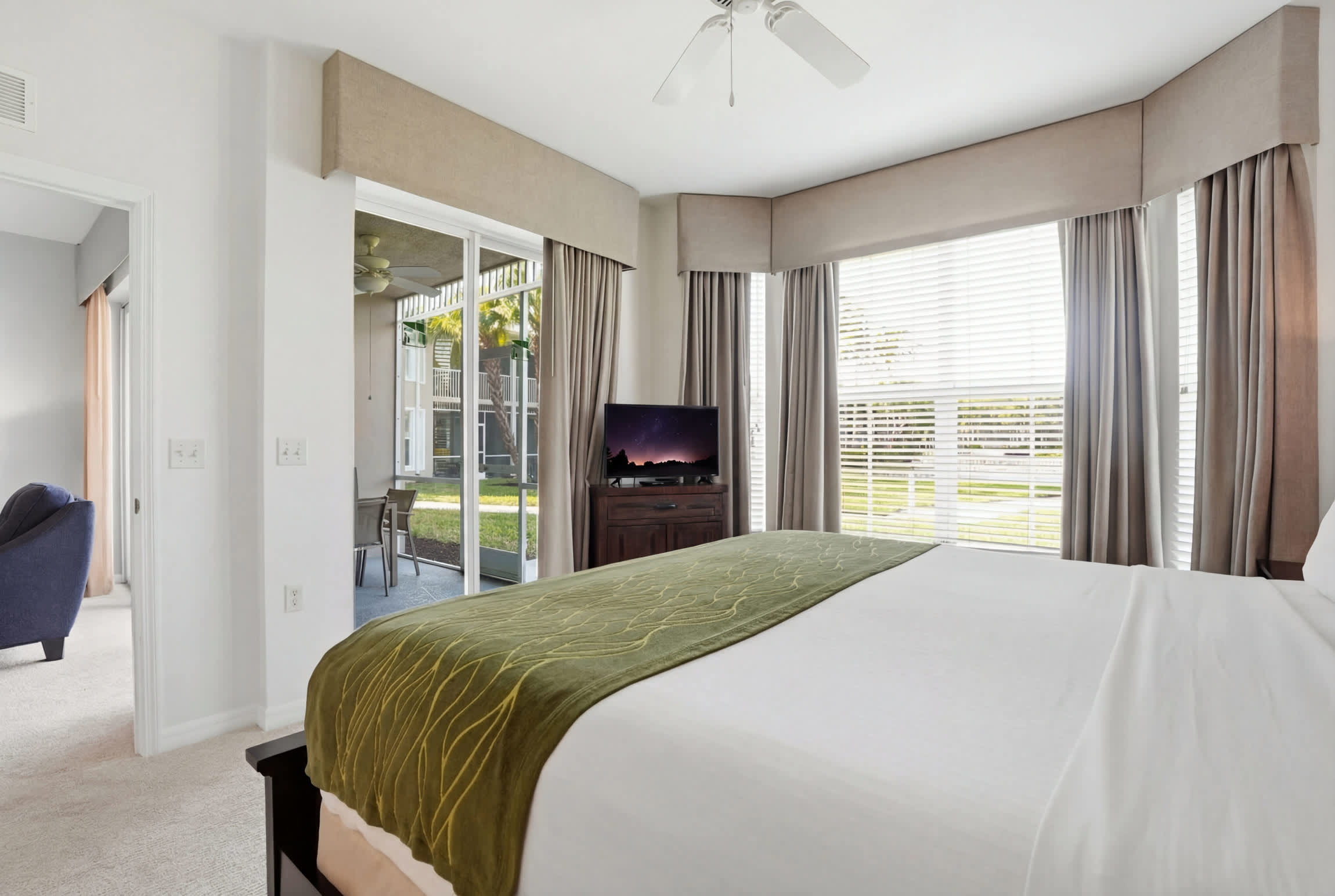 412 Lake and Fountain Views First Floor | Photo 22