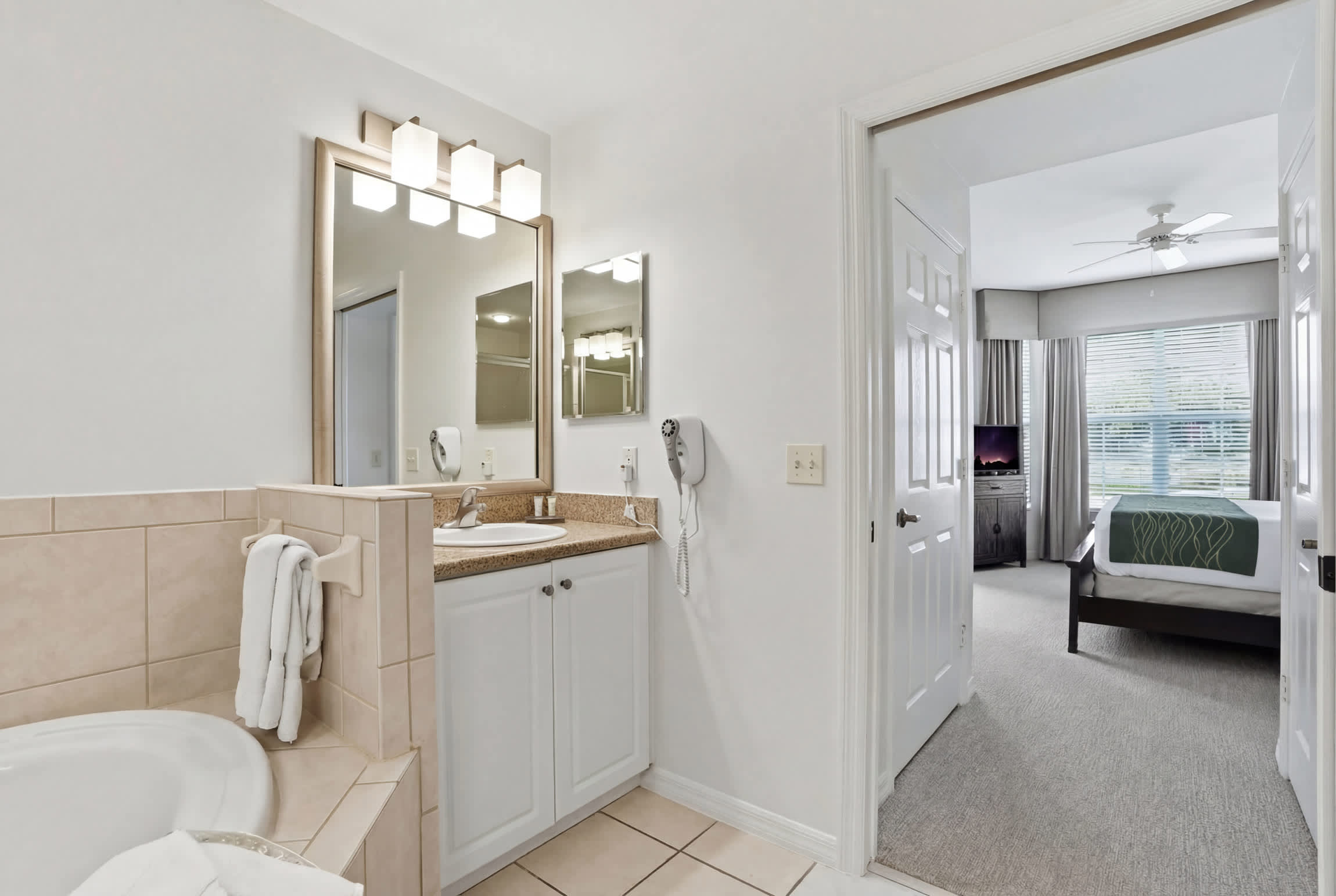 412 Lake and Fountain Views First Floor | Photo 24