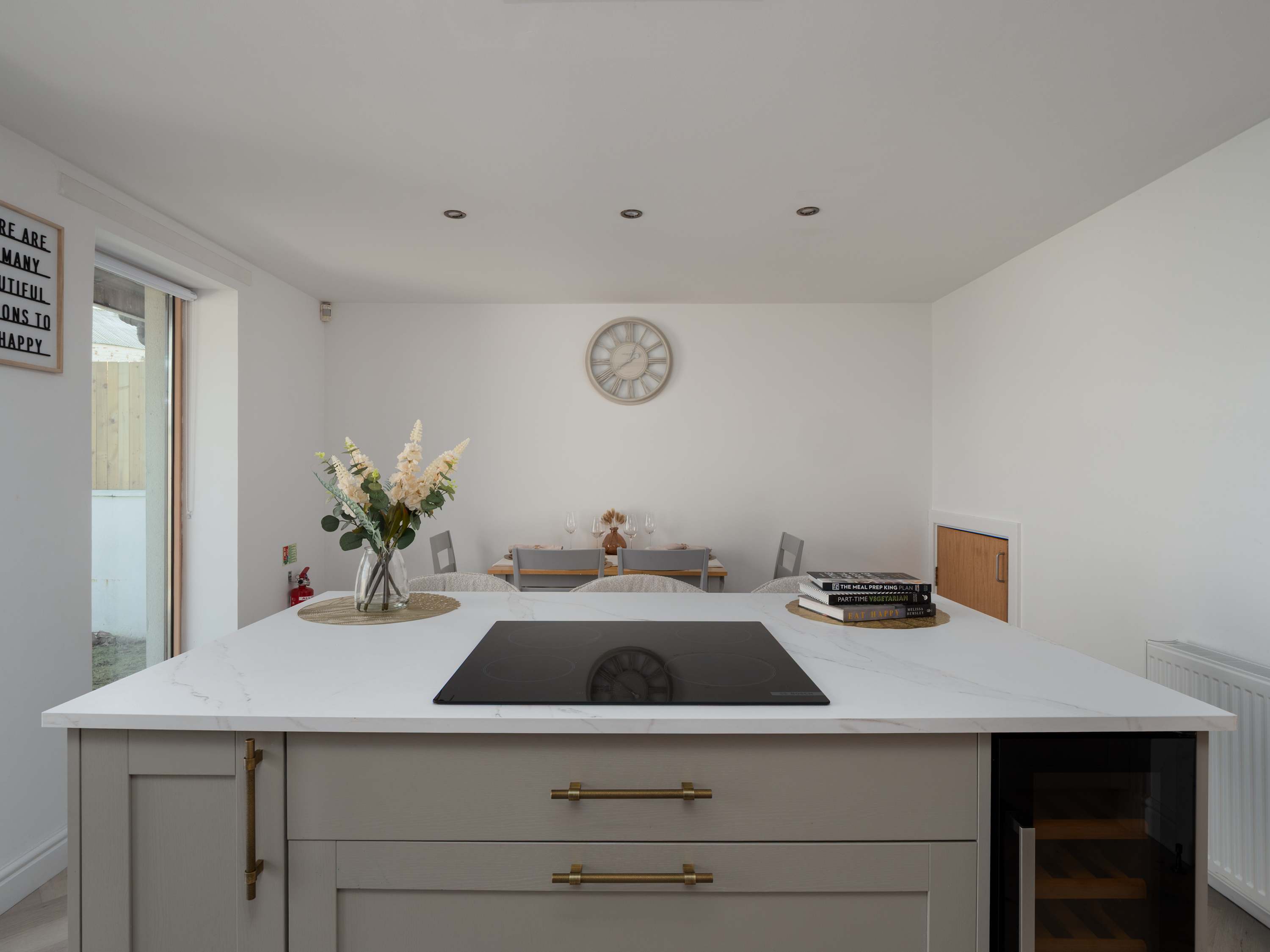 Newly Renovated 3 Bedroom Modern House in 41 Lochburn Gardens G20 0SL - Property image 9 - VivreStays
