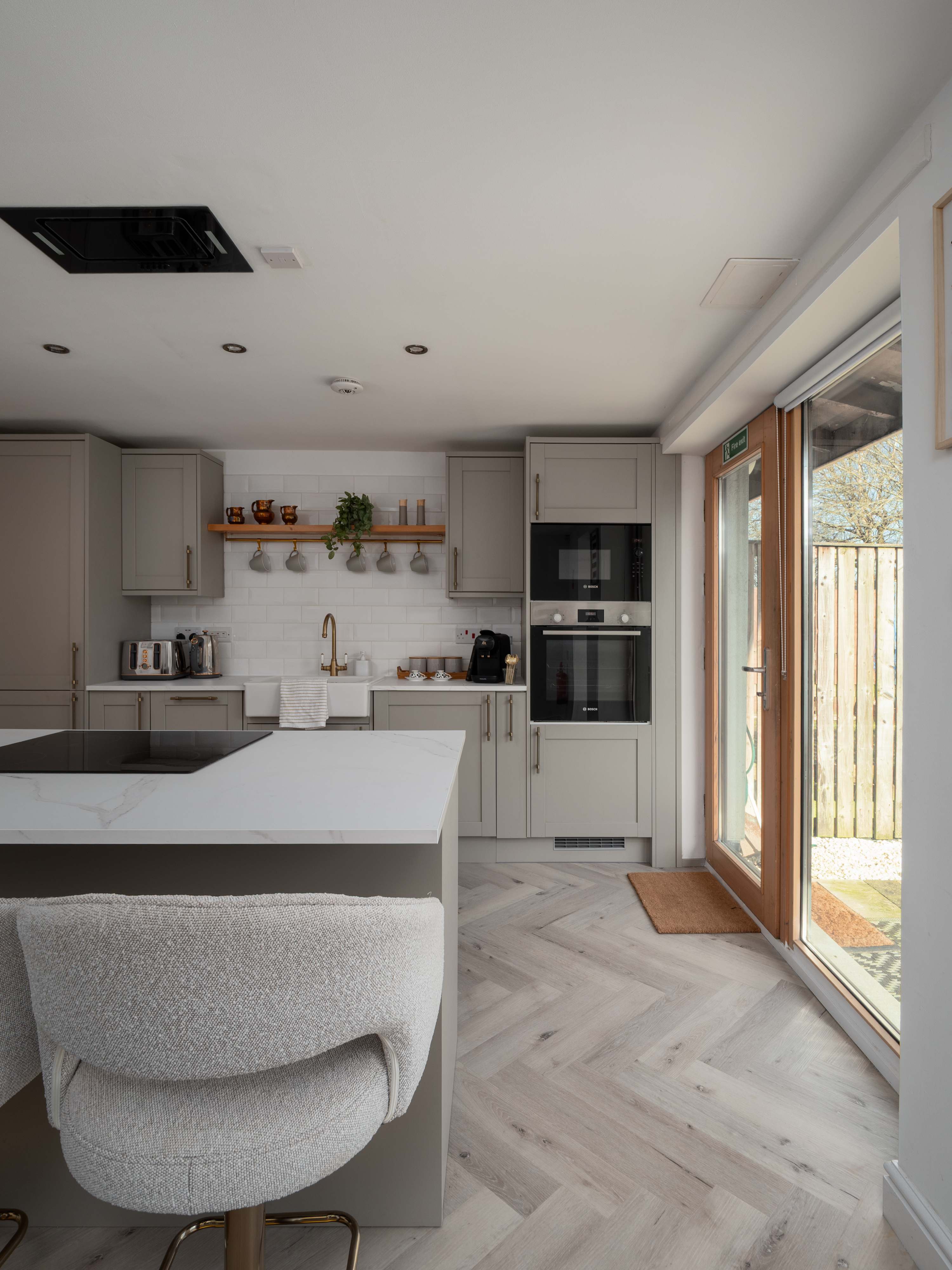 Newly Renovated 3 Bedroom Modern House in 41 Lochburn Gardens G20 0SL - Property image 8 - VivreStays