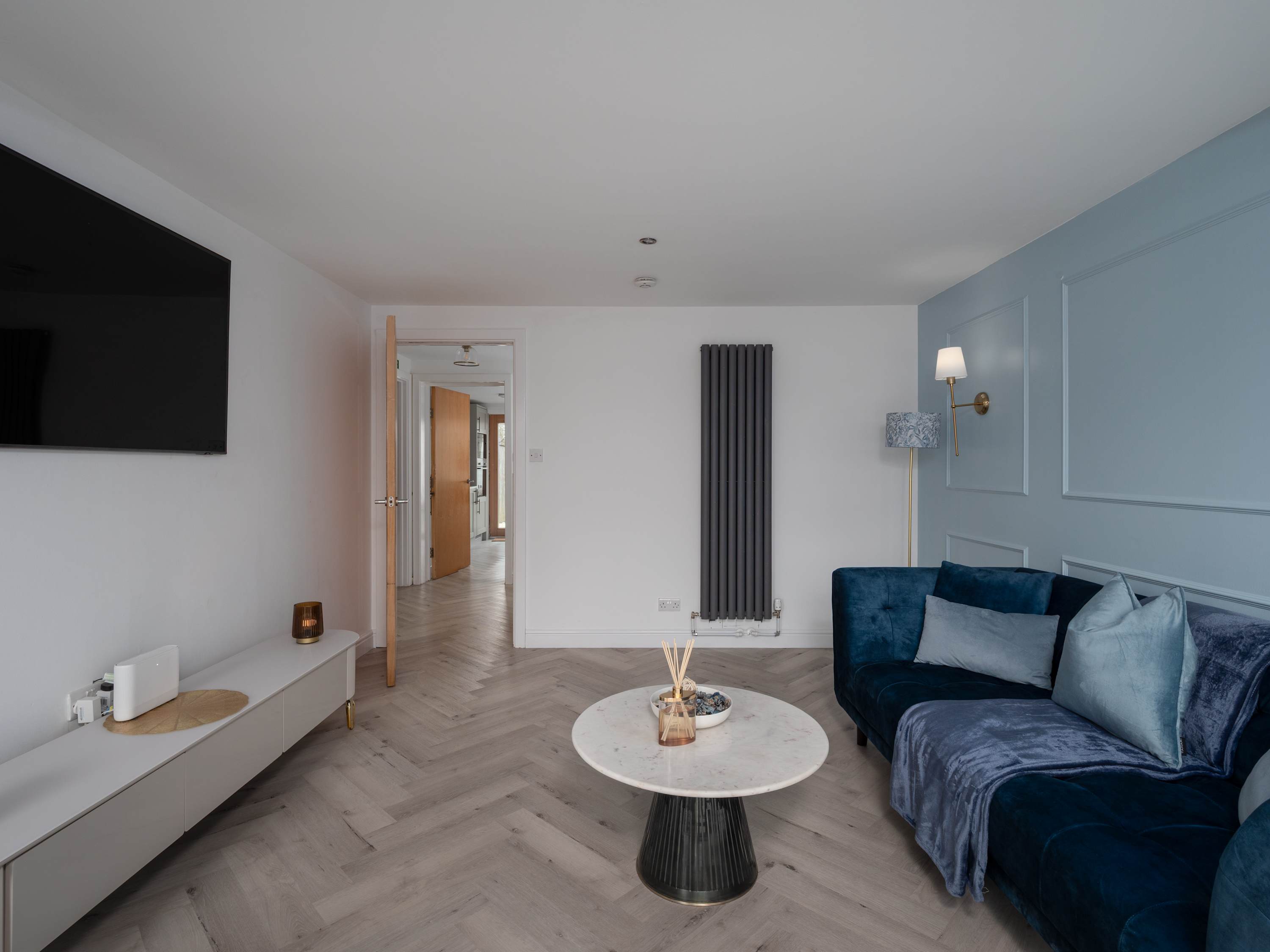 Newly Renovated 3 Bedroom Modern House in 41 Lochburn Gardens G20 0SL - Property image 4 - VivreStays