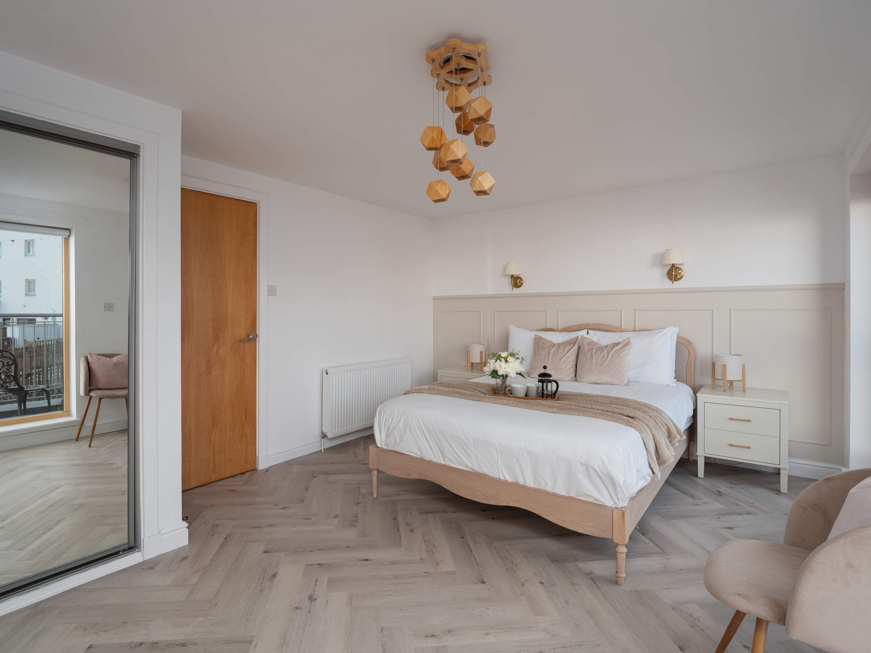 Newly Renovated 3 Bedroom Modern House in 41 Lochburn Gardens G20 0SL - Property image 15 - VivreStays