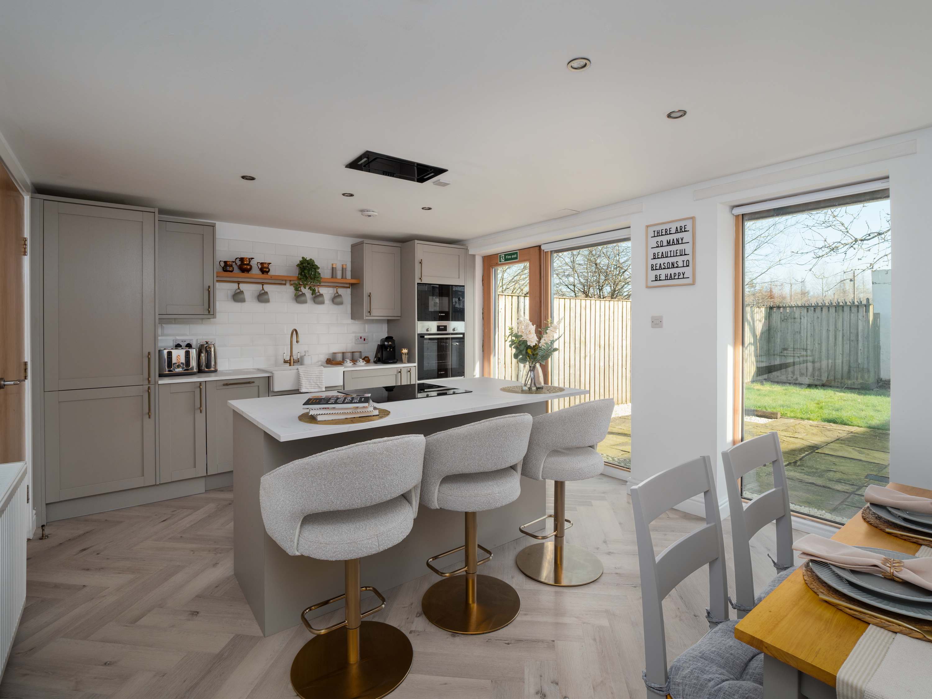 Newly Renovated 3 Bedroom Modern House in 41 Lochburn Gardens G20 0SL - Property image 11 - VivreStays