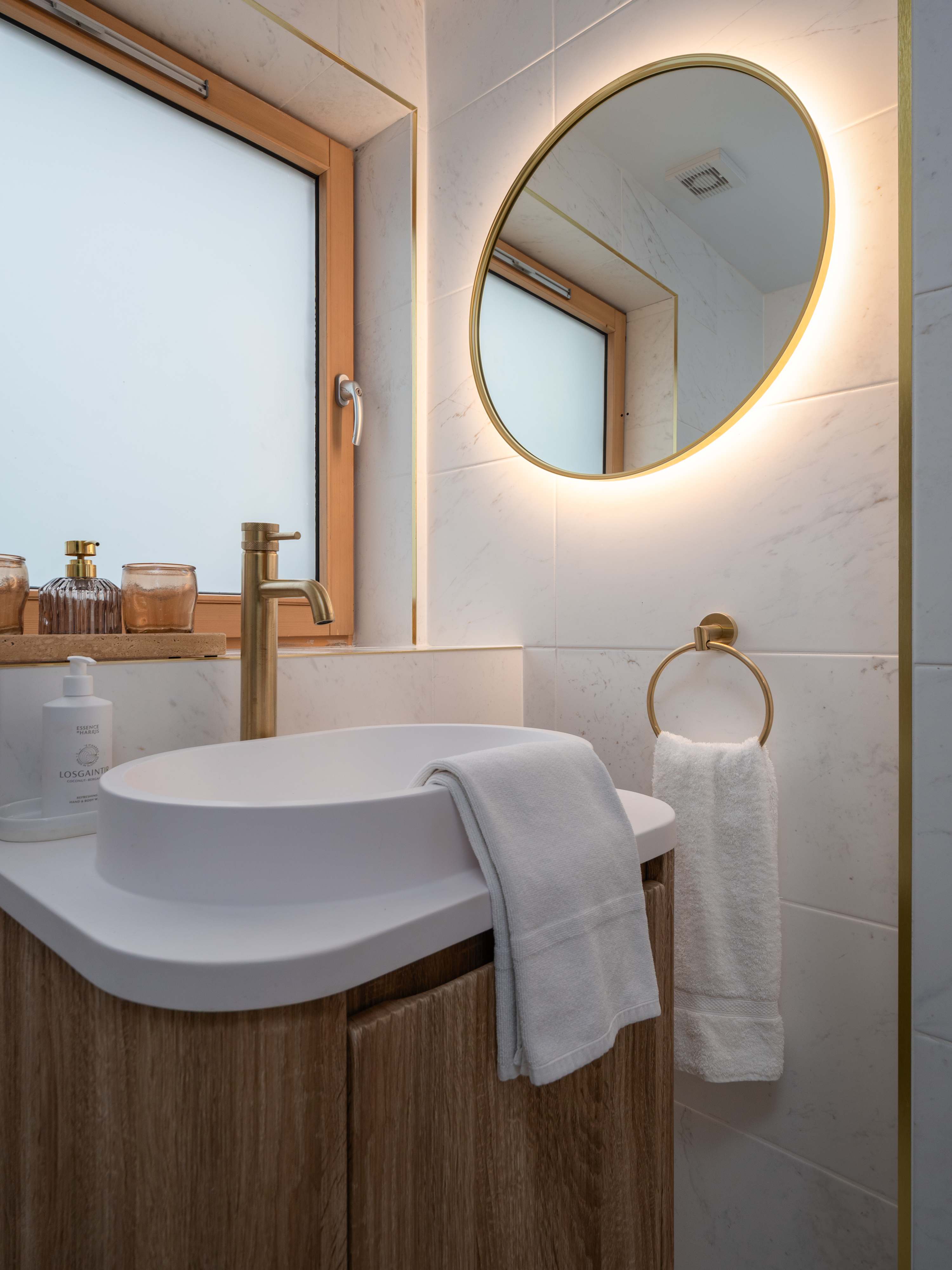 Newly Renovated 3 Bedroom Modern House in 41 Lochburn Gardens G20 0SL - Property image 32 - VivreStays