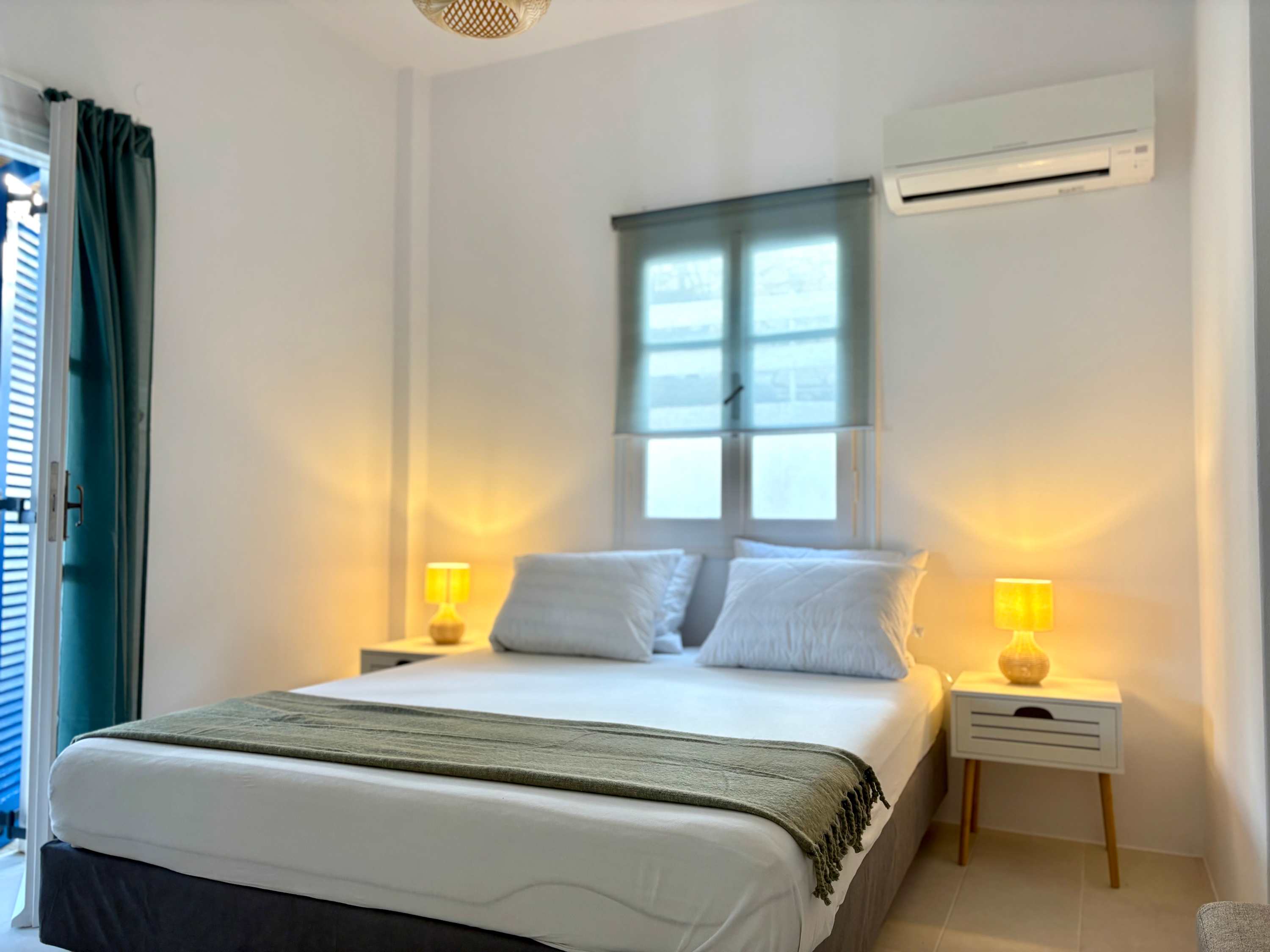 Origins III | Modern Seaside Studio in Piso Livadi — holiday rental in Paros