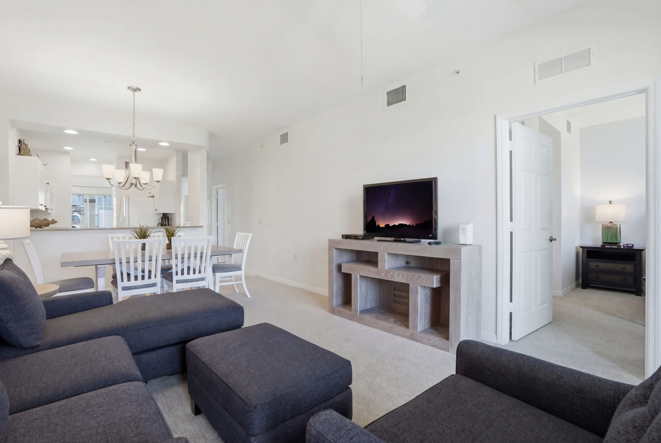 411 First Floor Sleeps 6 Landscape View | Photo 16