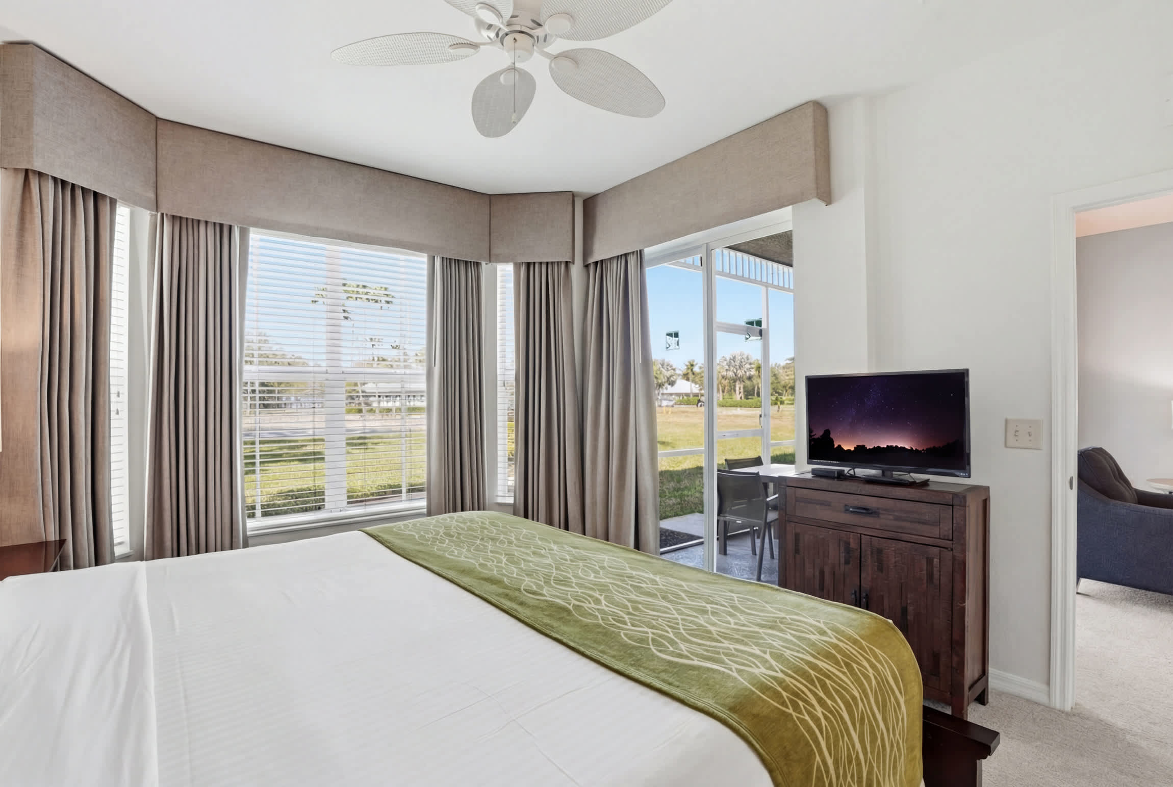 411 First Floor Sleeps 6 Landscape View | Photo 24