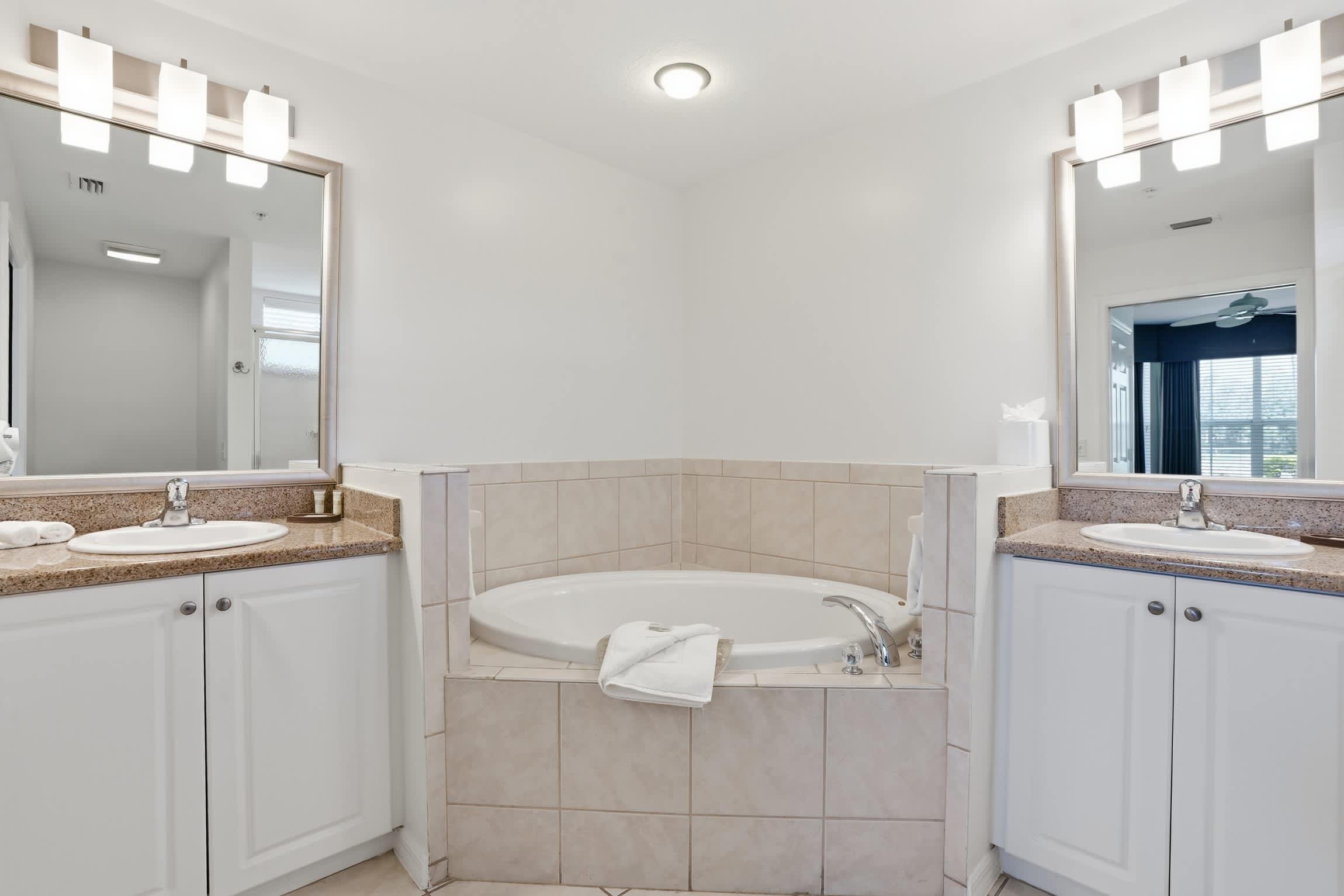 411 First Floor Sleeps 6 Landscape View | Photo 26