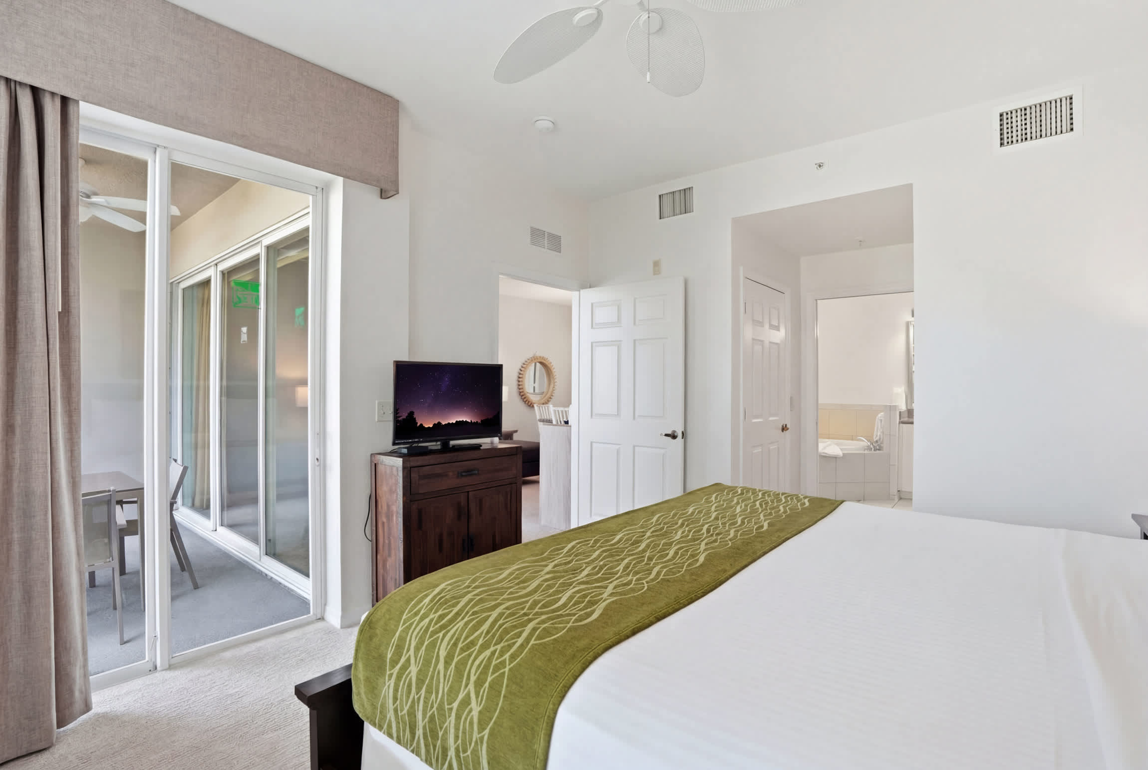 411 First Floor Sleeps 6 Landscape View | Photo 25