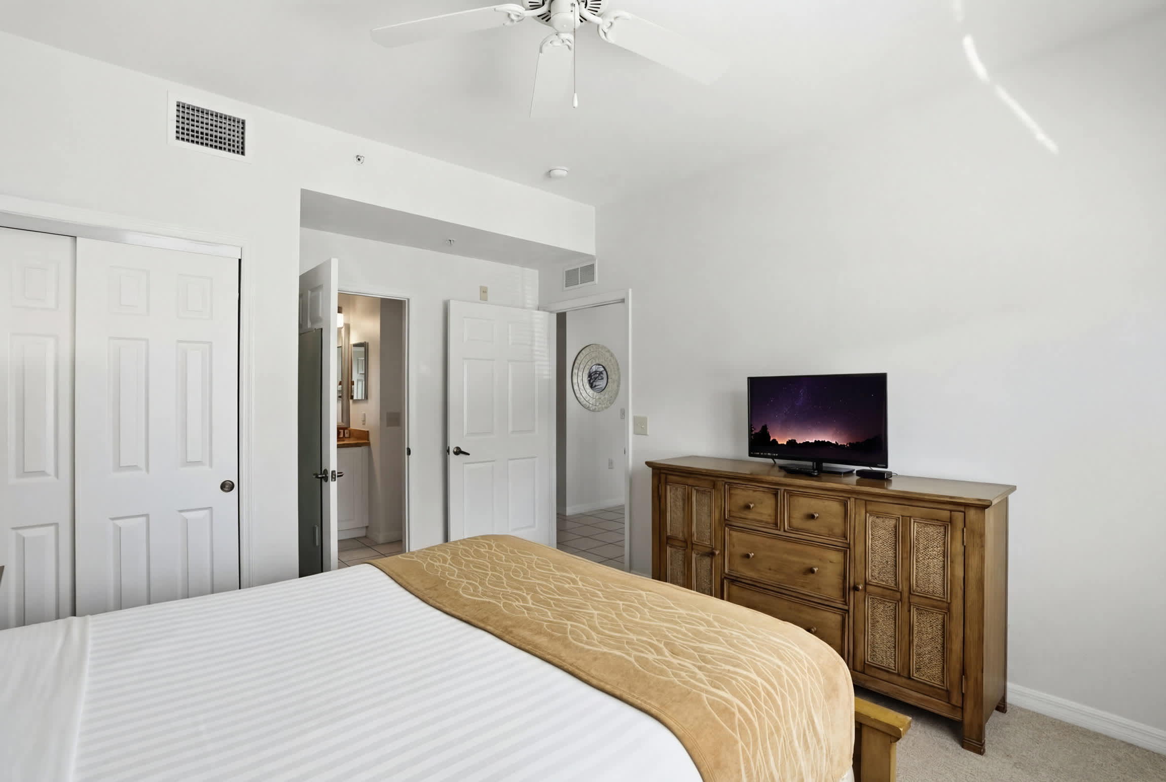 411 First Floor Sleeps 6 Landscape View | Photo 28