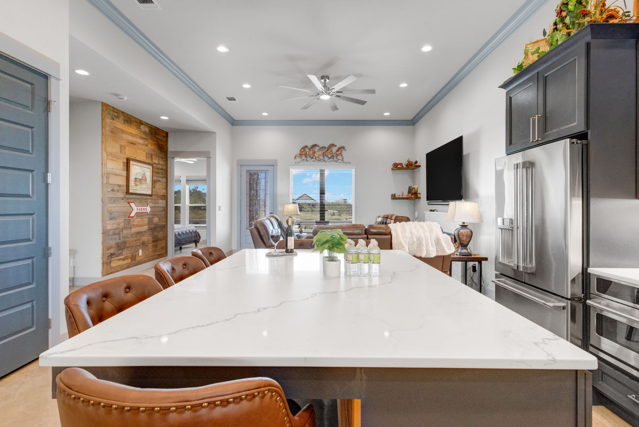 Luxury 3BR with Hot Tub, Outdoor Kitchen & Firepit | Photo 10