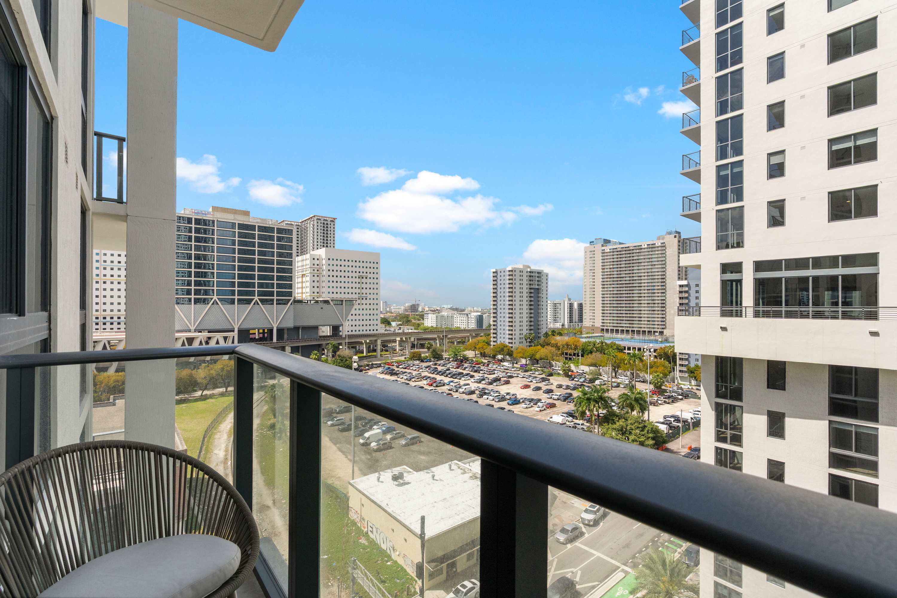 Miami Condo: Rooftop Pool, City Views & Gym!