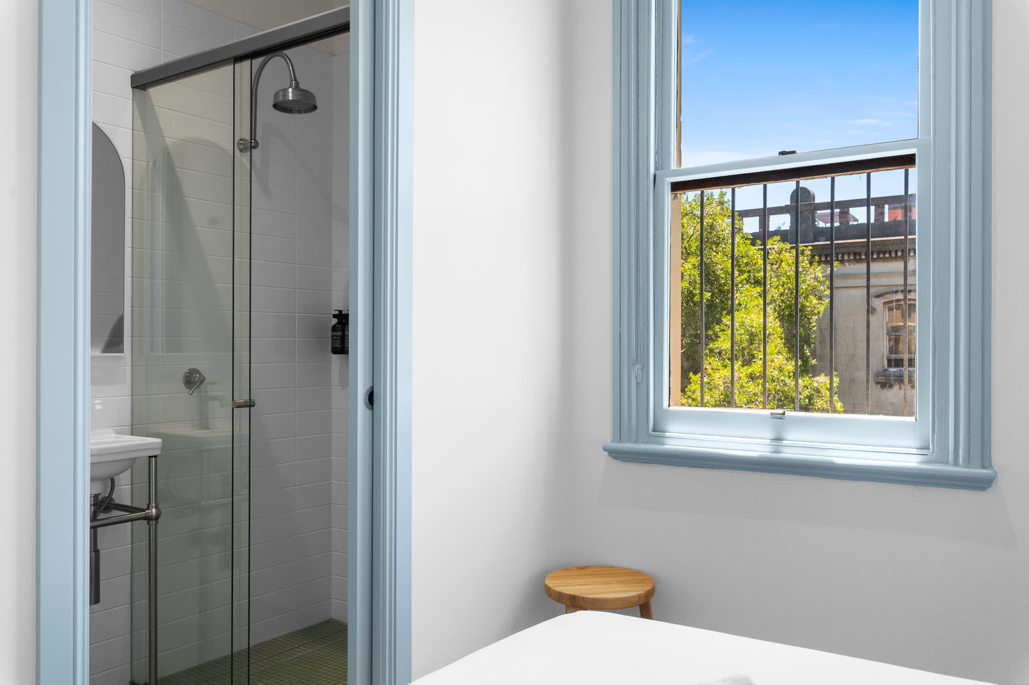 The Surrey Redfern 6