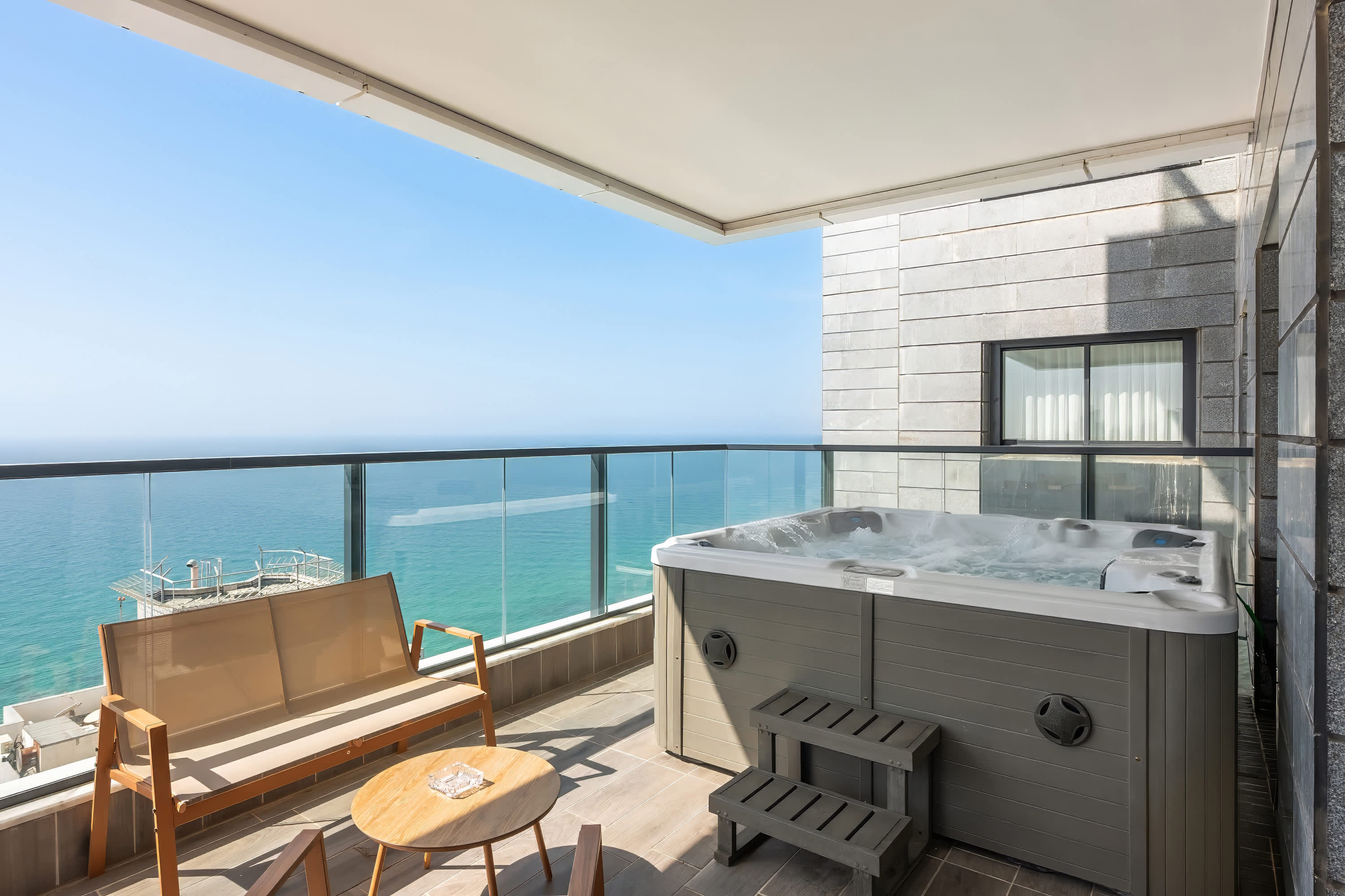 Luxury 5BR Penthouse | Balcony w/Jacuzzi | Mamad