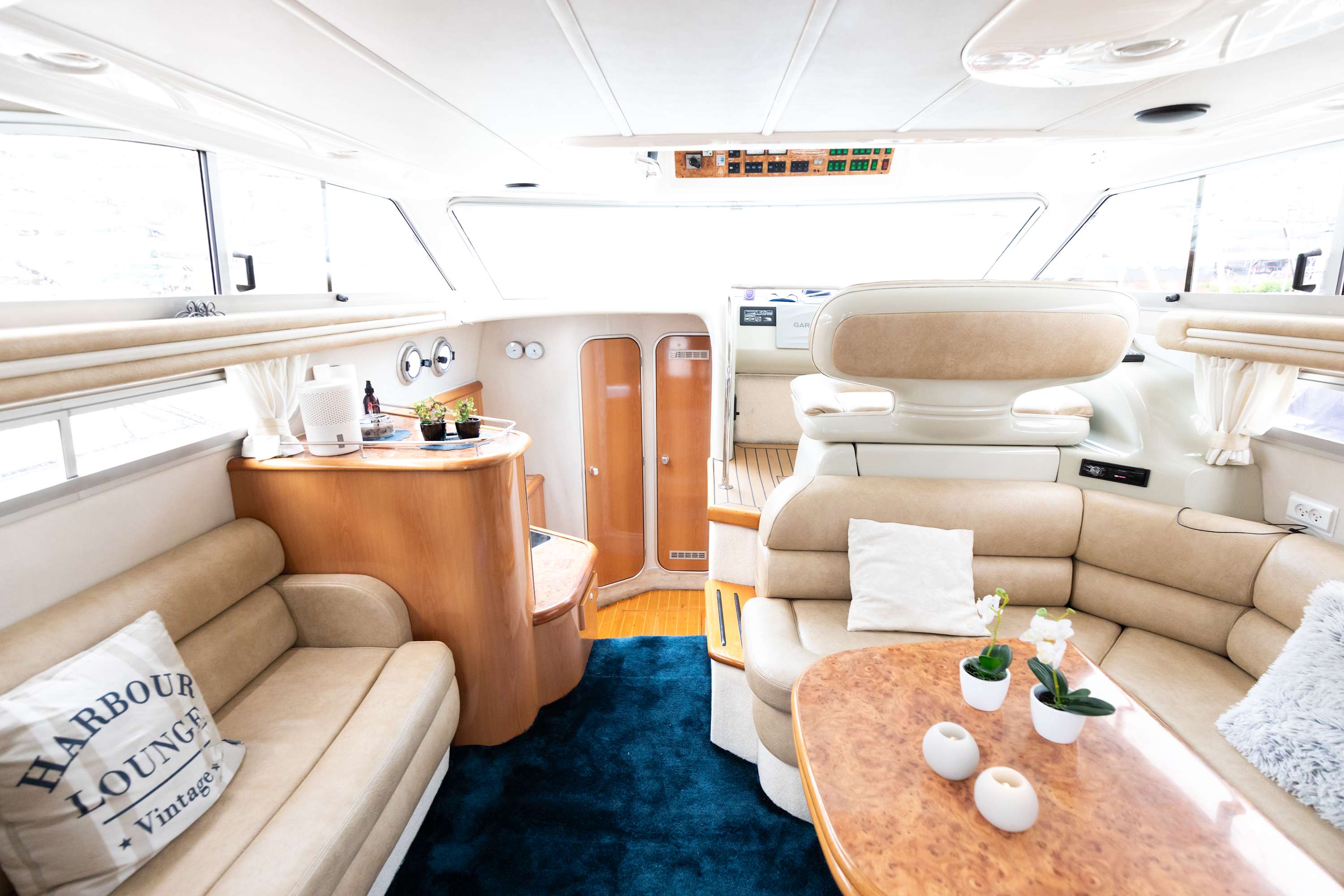 Eilins Luxury Boat - Private Marina Boat Stay