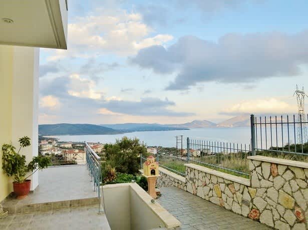 Family Apartment Cozy Getaway 5 min from the beach — Aliveri, Evia — vacation rental
