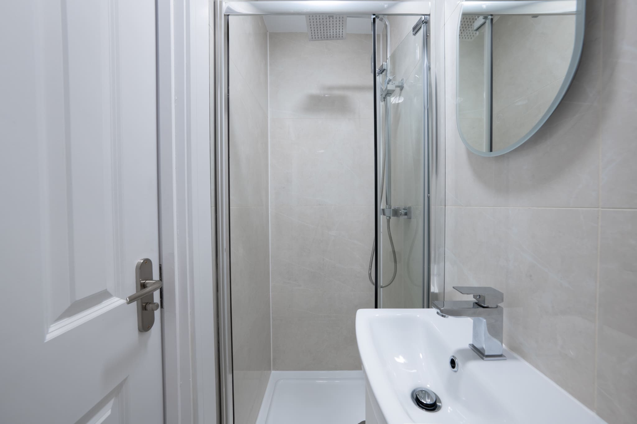 View Cozy Ground Floor Studio in Knightsbridge in Beaufort Gardens SW3 1QH Cozy Ground Floor Studio in Knightsbridge in Beaufort Gardens SW3 1QH - Property image 7 - VivreStays