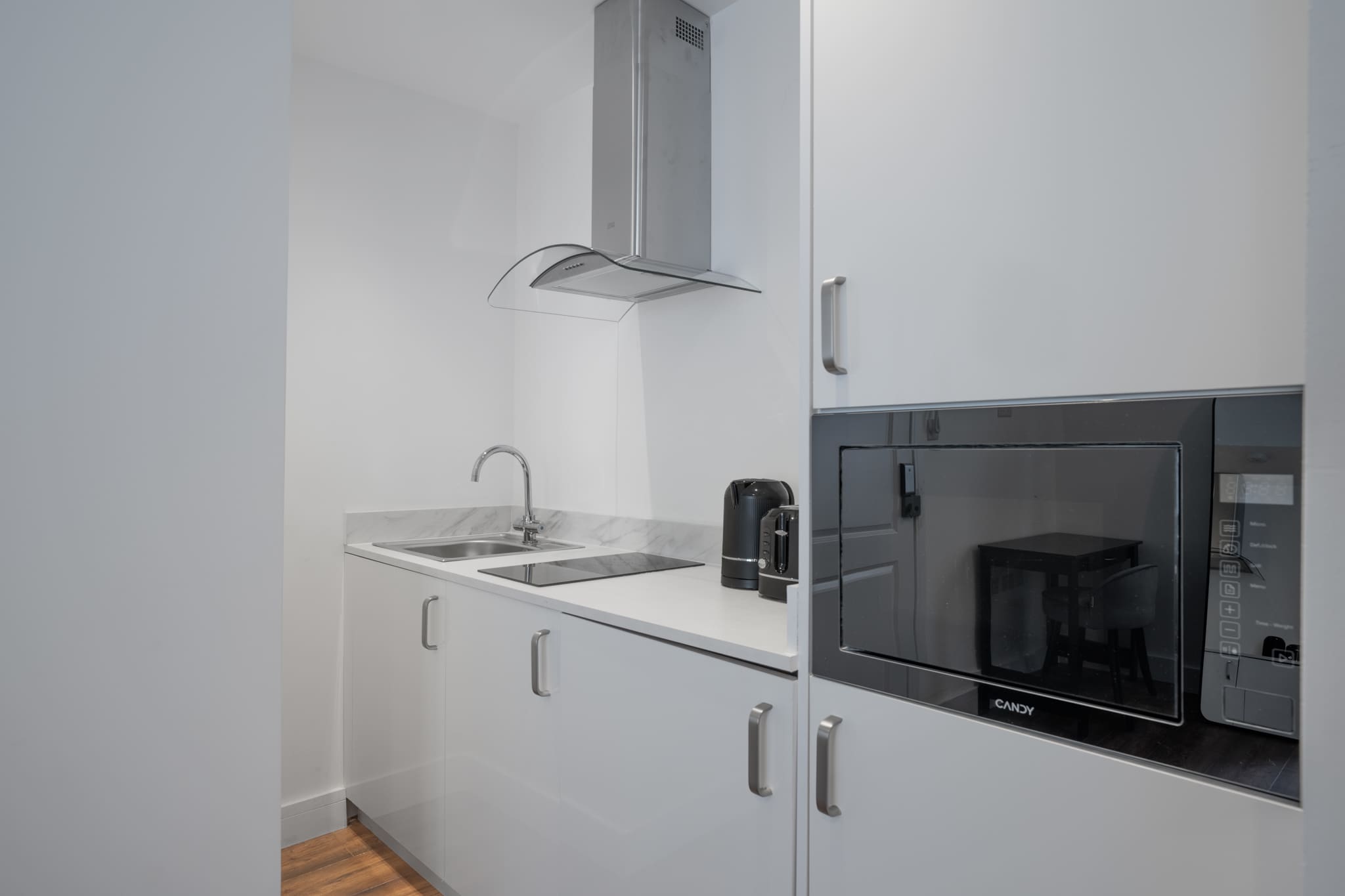 View Cozy Ground Floor Studio in Knightsbridge in Beaufort Gardens SW3 1QH Cozy Ground Floor Studio in Knightsbridge in Beaufort Gardens SW3 1QH - Property image 6 - VivreStays