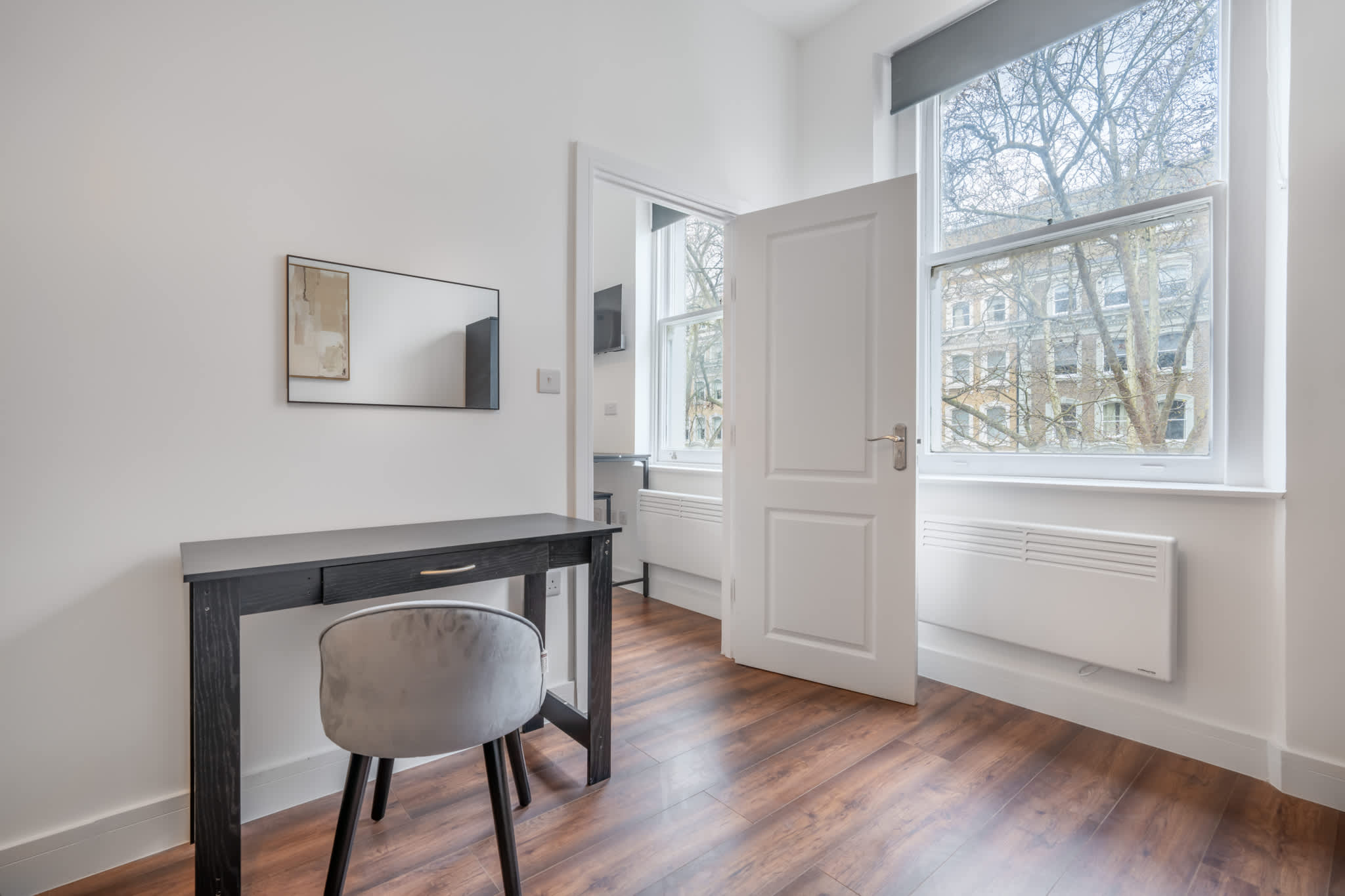 Bright One Bedroom Apartment in Knightsbridge in Beaufort Gardens SW3 1QH - Property image 4 - VivreStays