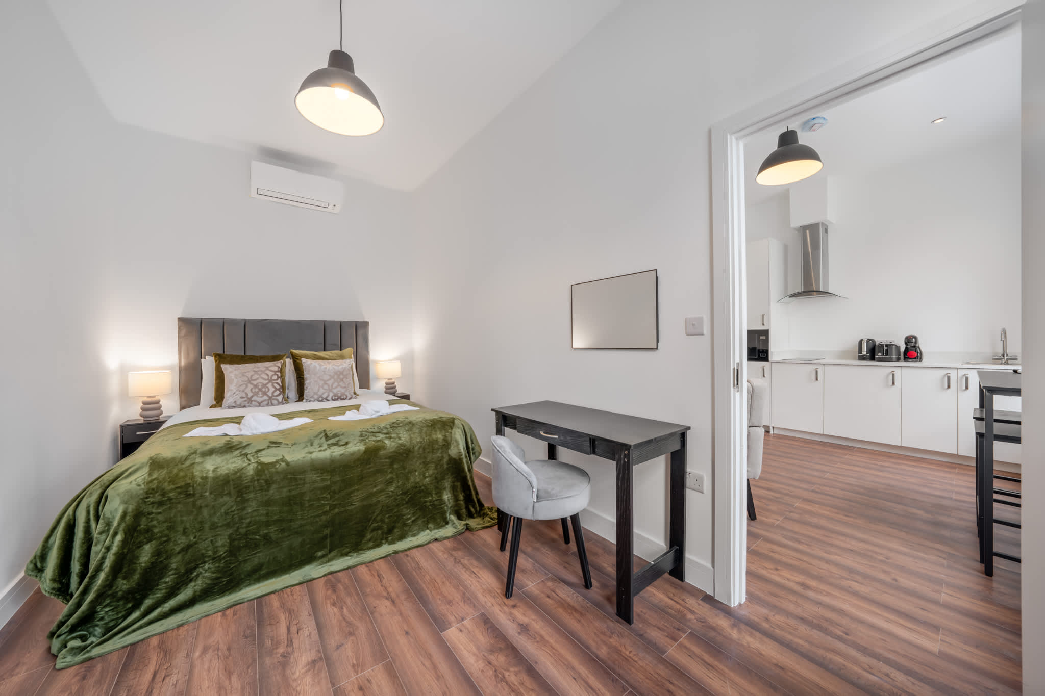 Bright One Bedroom Apartment in Knightsbridge in Beaufort Gardens SW3 1QH - Property image 5 - VivreStays