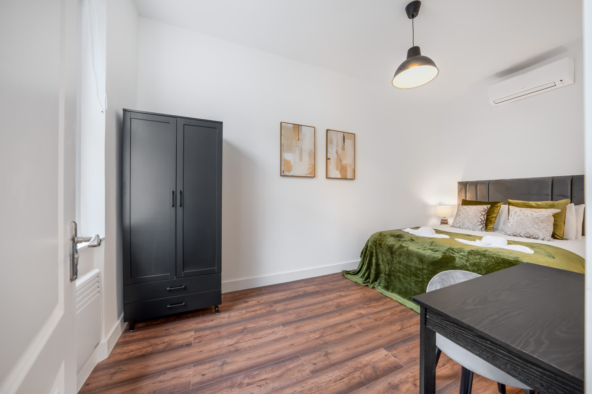 Bright One Bedroom Apartment in Knightsbridge in Beaufort Gardens SW3 1QH - Property image 6 - VivreStays