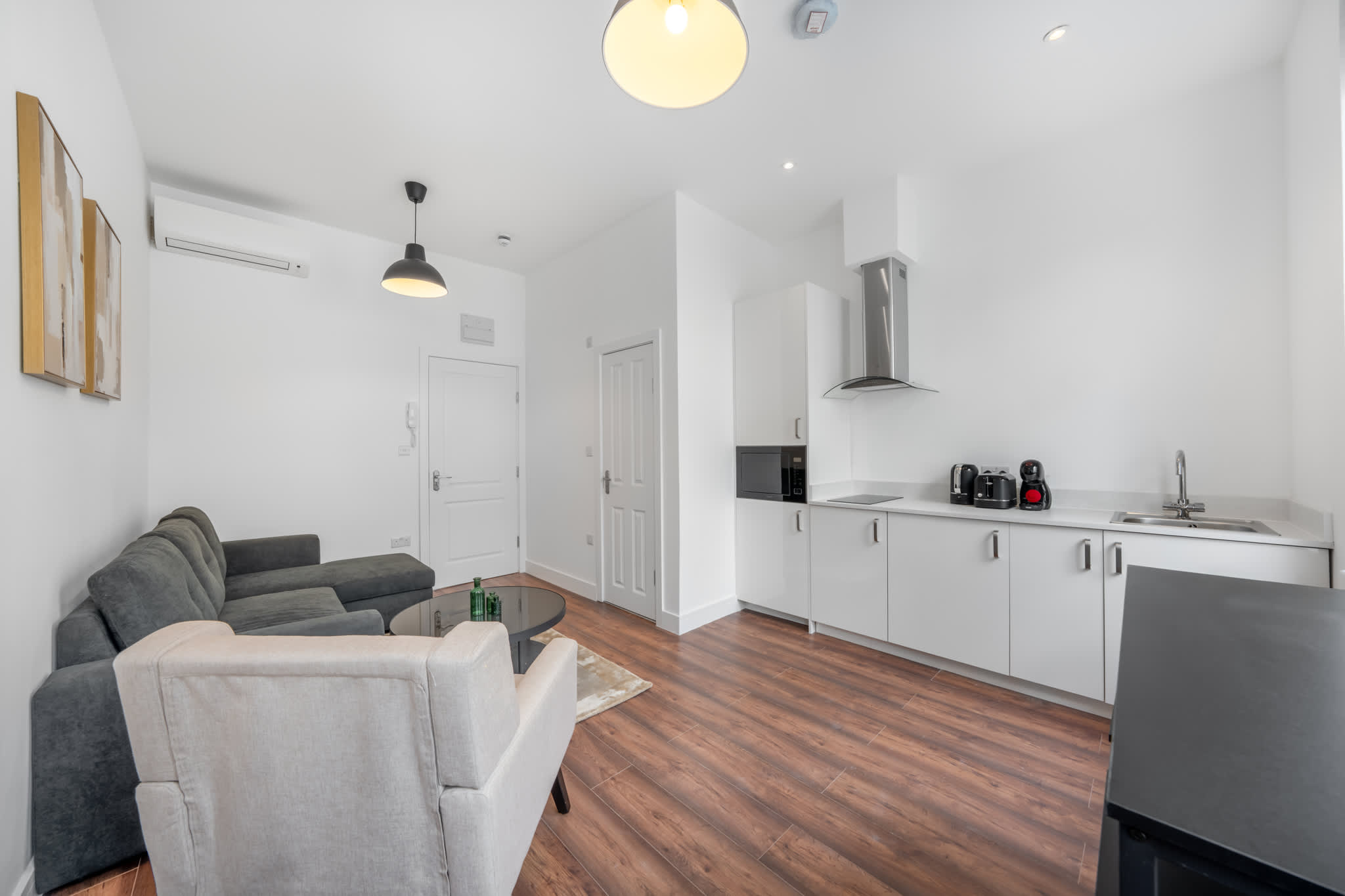 Bright One Bedroom Apartment in Knightsbridge in Beaufort Gardens SW3 1QH - Property image 8 - VivreStays