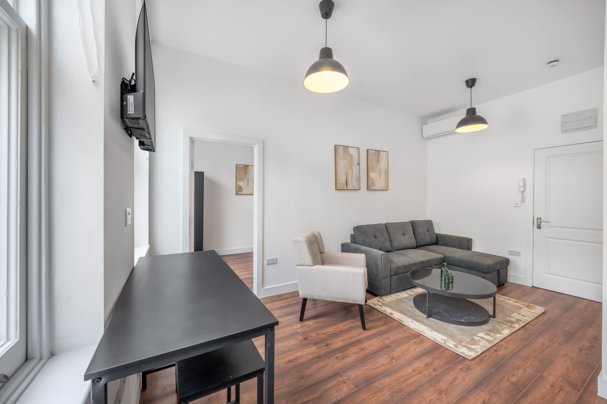Bright One Bedroom Apartment in Knightsbridge in Beaufort Gardens SW3 1QH - Property image 2 - VivreStays