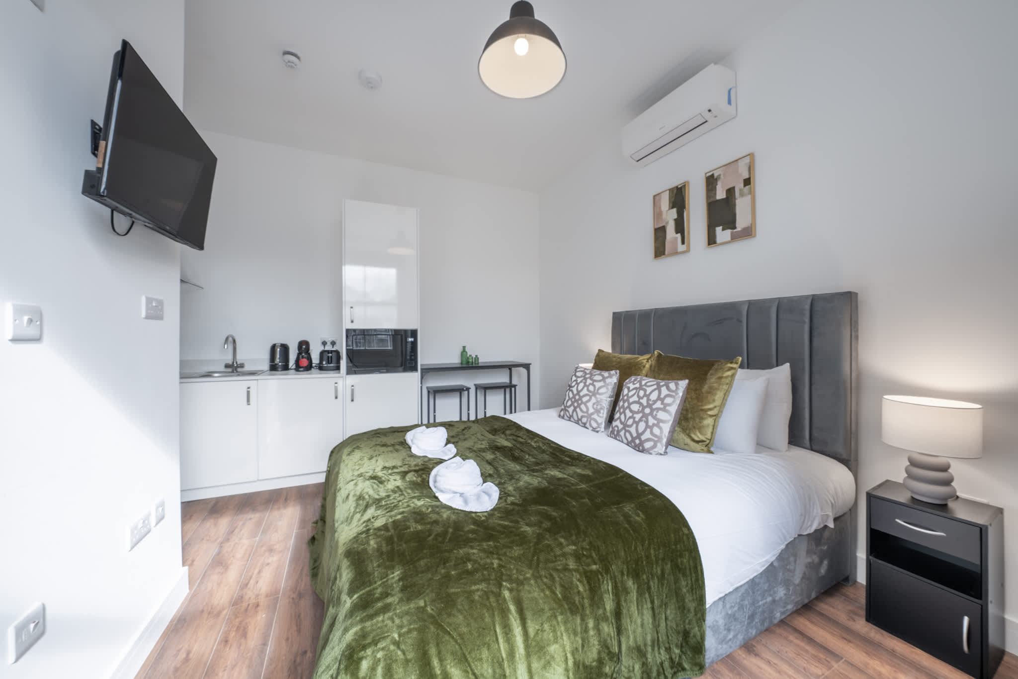 Bright Studio in Knightsbridge in Beaufort Gardens SW3 1QH - Property image 2 - VivreStays
