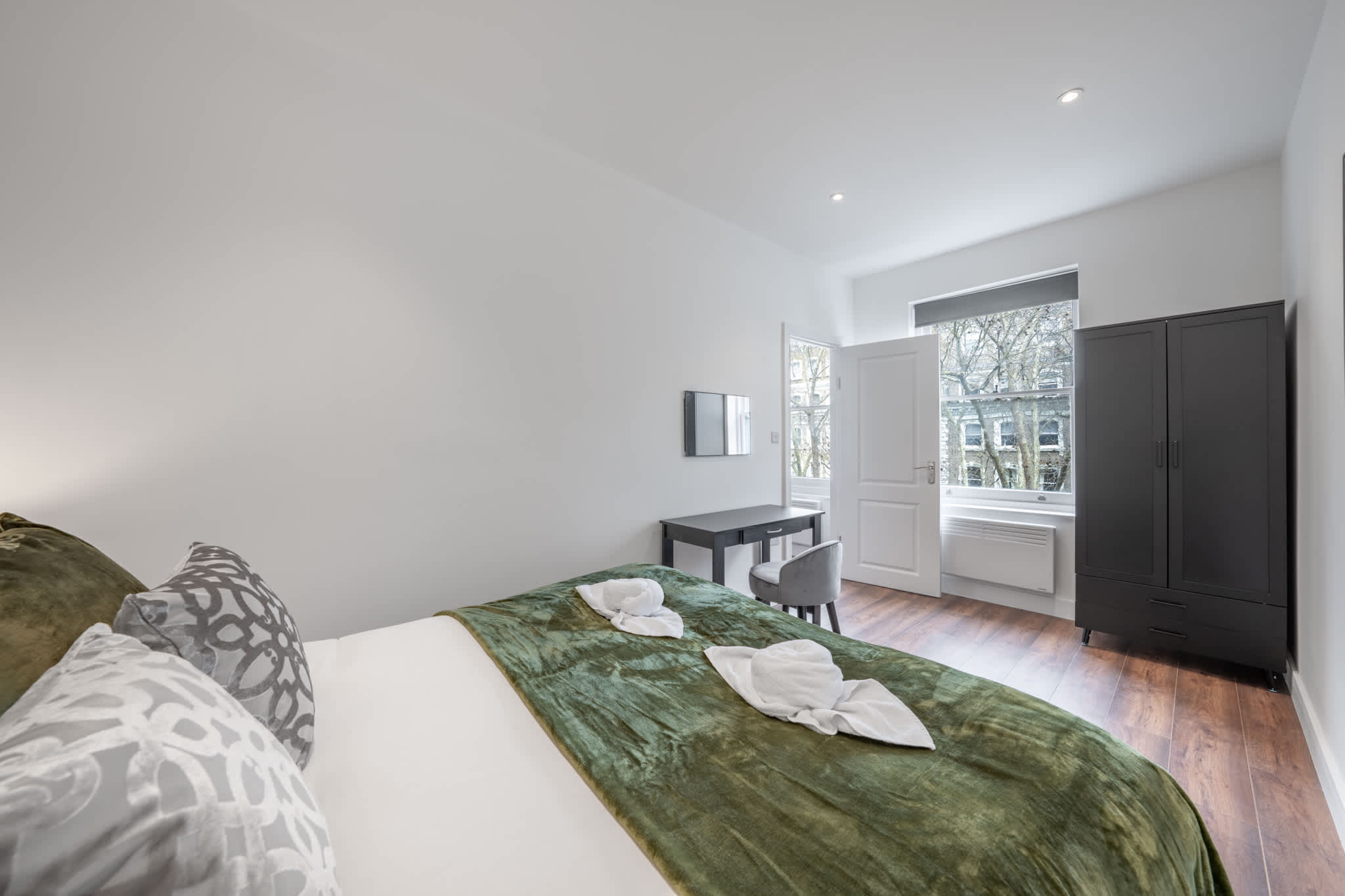 Charming One Bedroom Flat in Knightsbridge in Beaufort Gardens SW3 1QH - Property image 2 - VivreStays