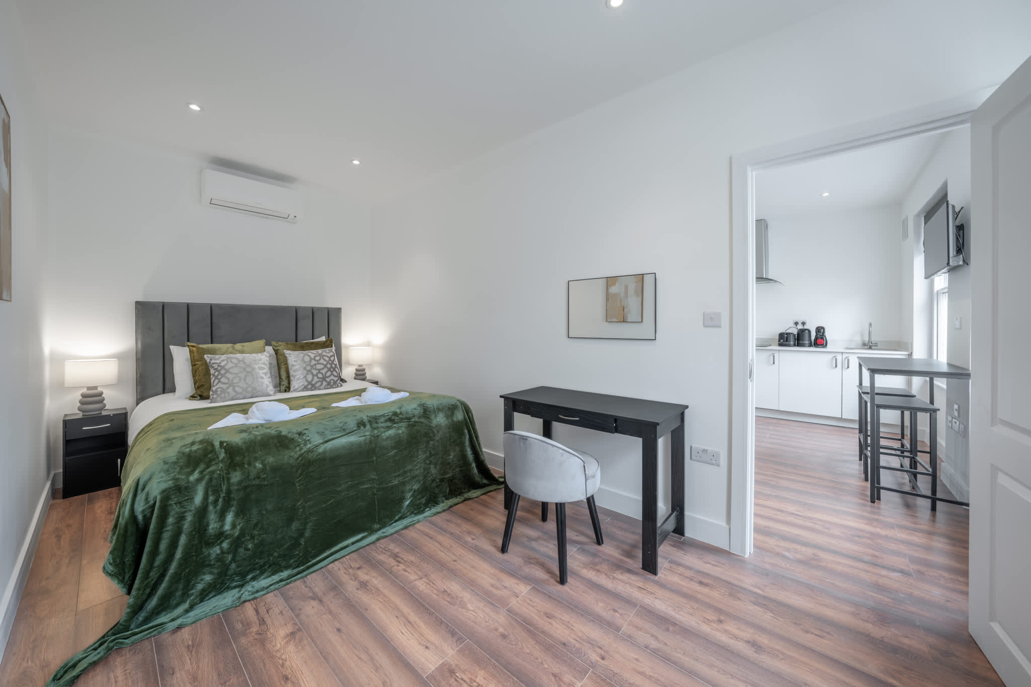 Charming One Bedroom Flat in Knightsbridge in Beaufort Gardens SW3 1QH - Property image 3 - VivreStays