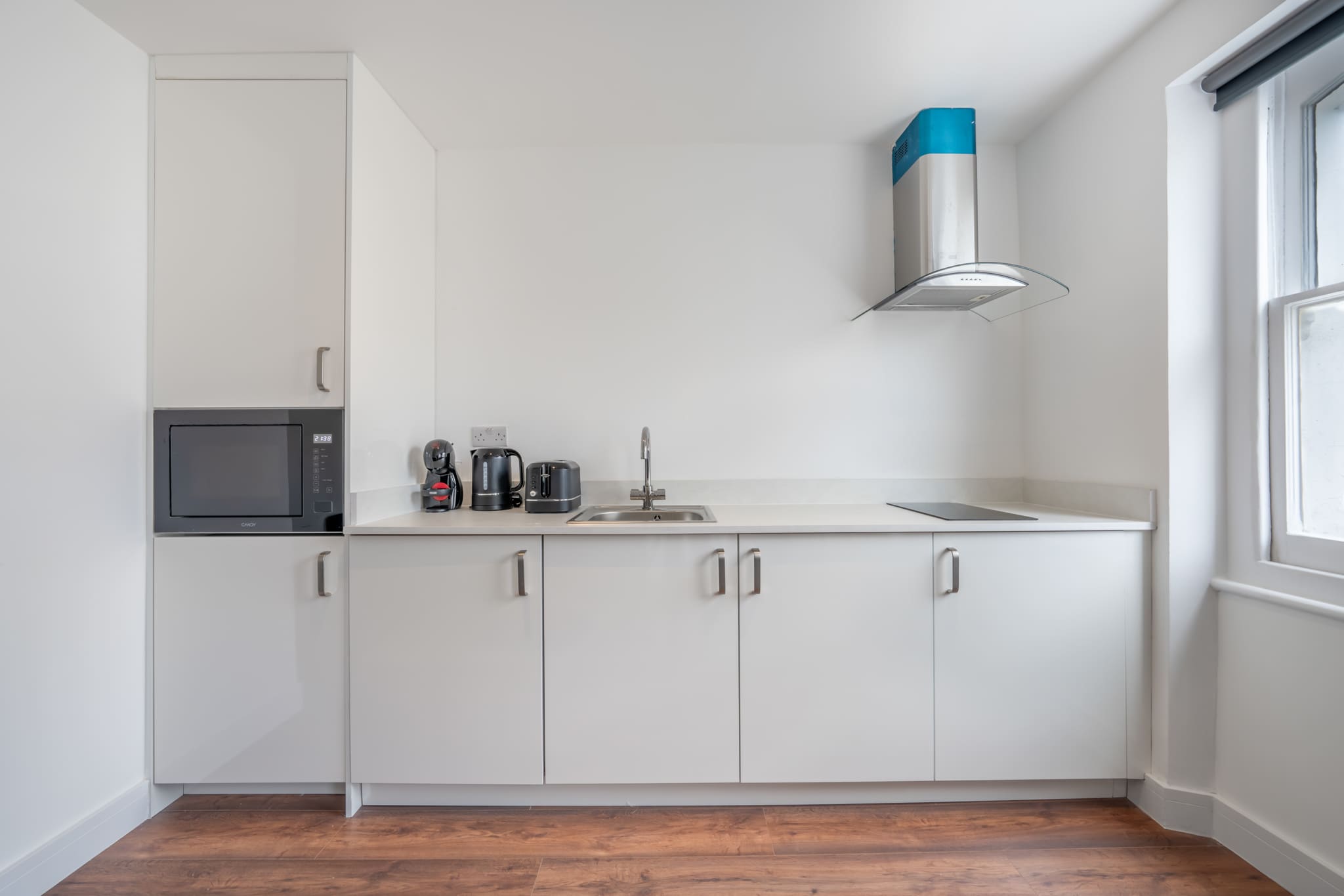 Top Floor One-Bed with view in Knightsbridge in Beaufort Gardens SW3 1QH - Property image 5 - VivreStays