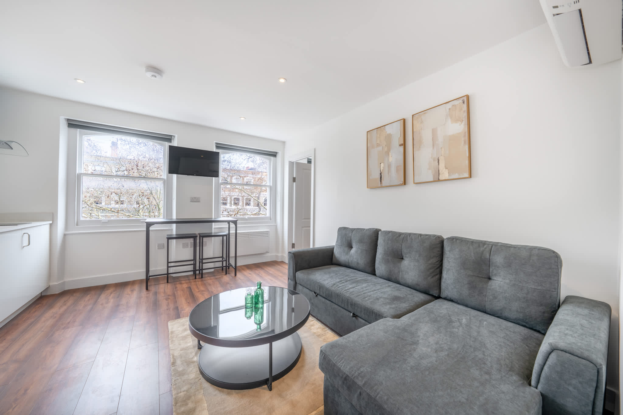 Top Floor One-Bed with view in Knightsbridge in Beaufort Gardens SW3 1QH - Property image 3 - VivreStays