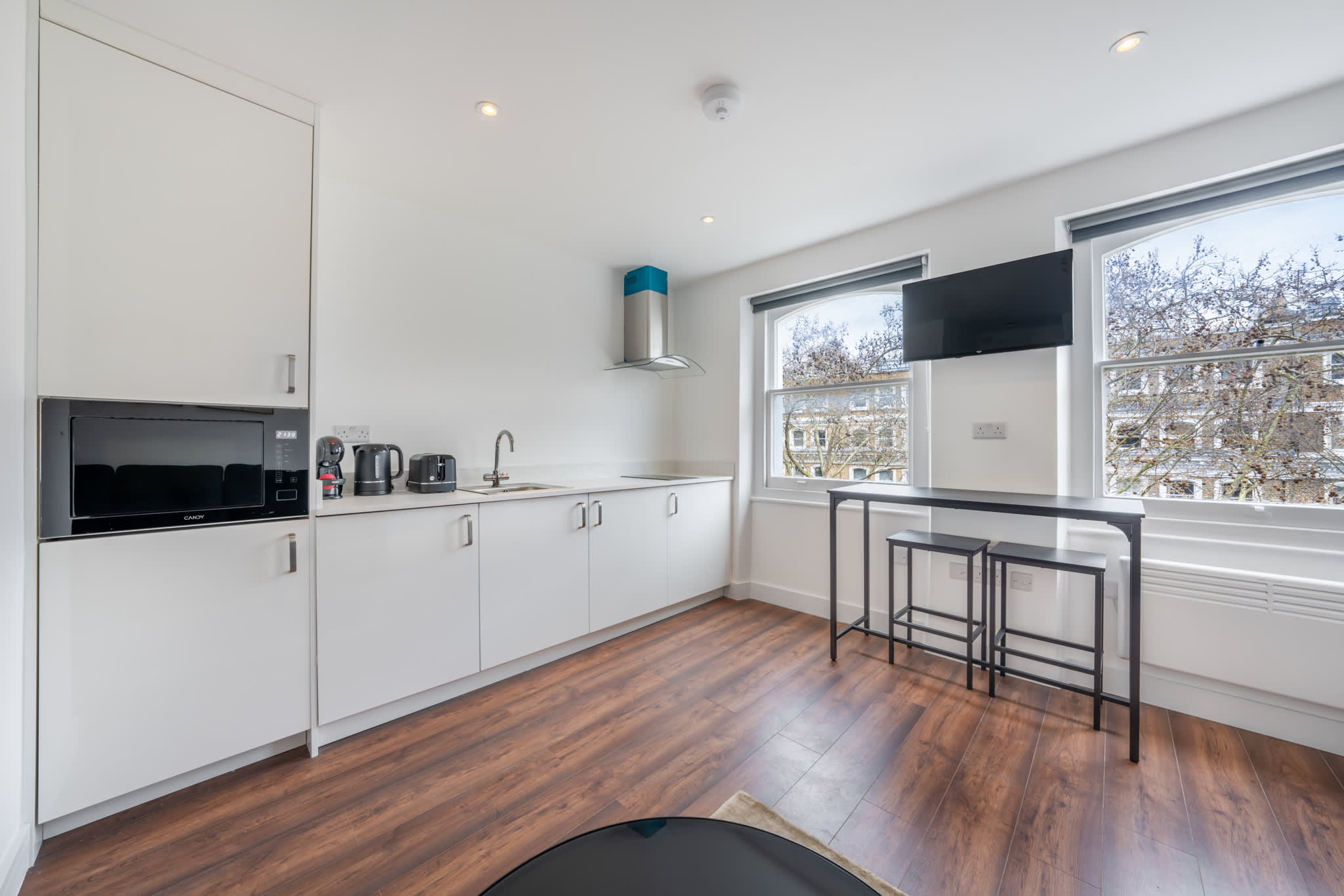 Top Floor One-Bed with view in Knightsbridge in Beaufort Gardens SW3 1QH - Property image 8 - VivreStays