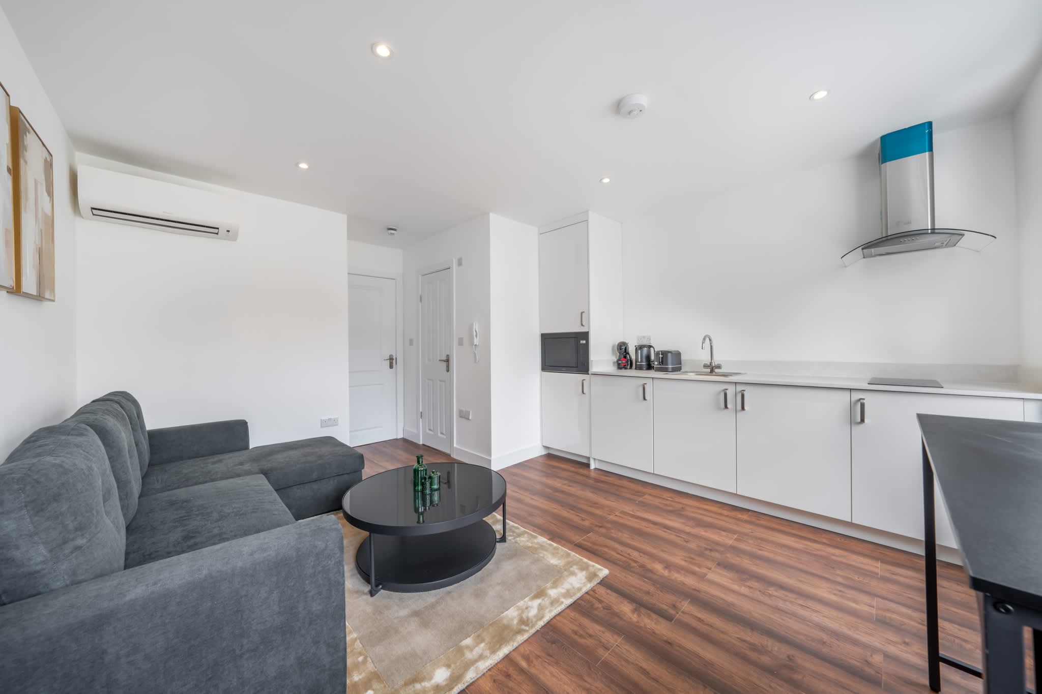 Top Floor One-Bed with view in Knightsbridge in Beaufort Gardens SW3 1QH - Property image 7 - VivreStays