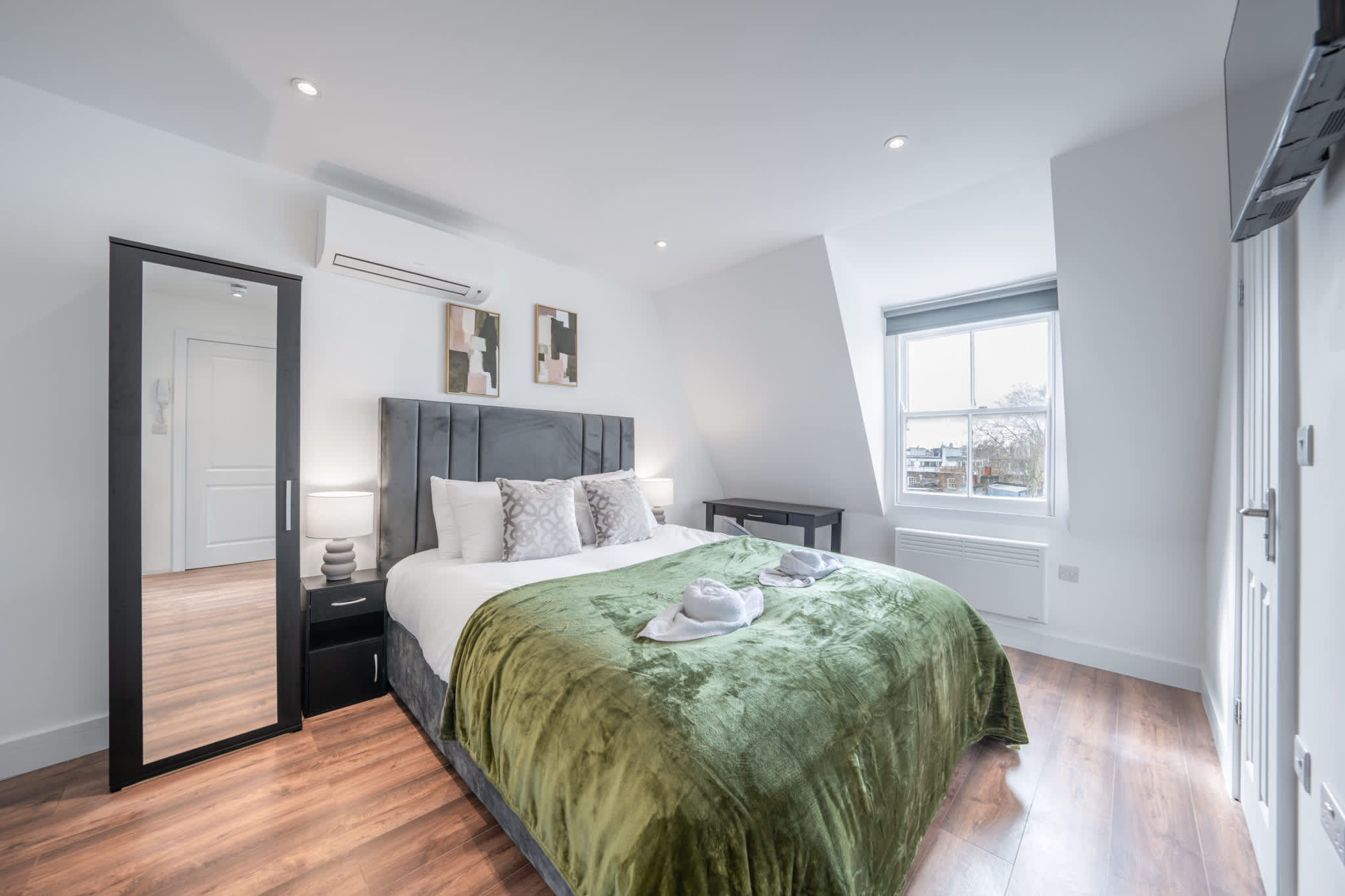 Top Floor Studio with view in Knightsbridge serviced apartment - London - VivreStays