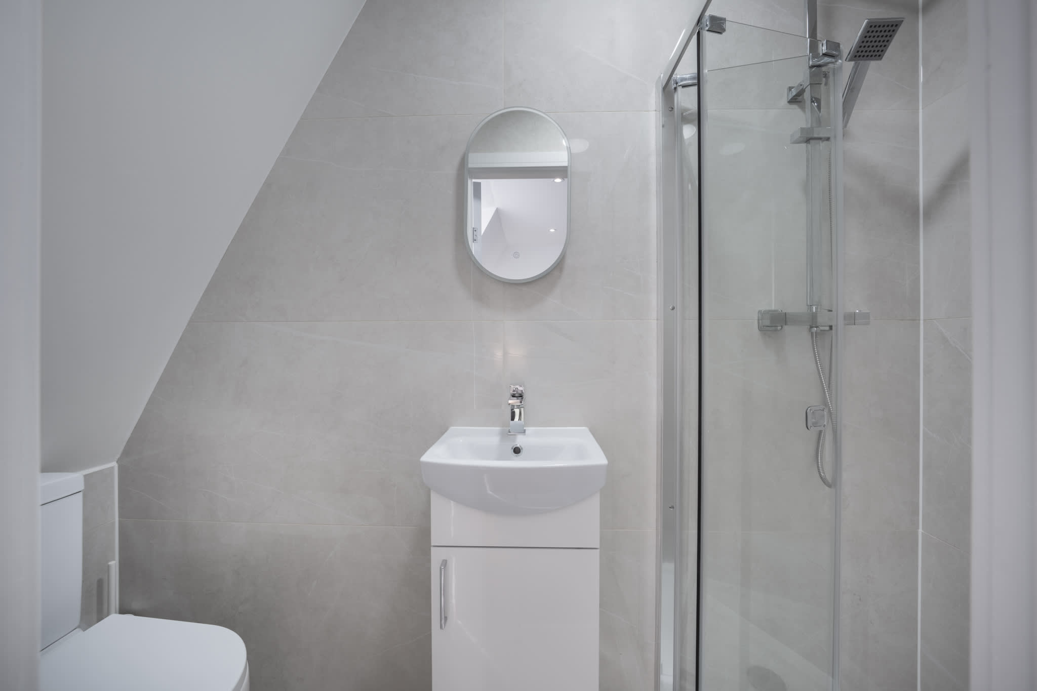 Top Floor Studio with view in Knightsbridge in Beaufort Gardens SW3 1QH - Property image 2 - VivreStays