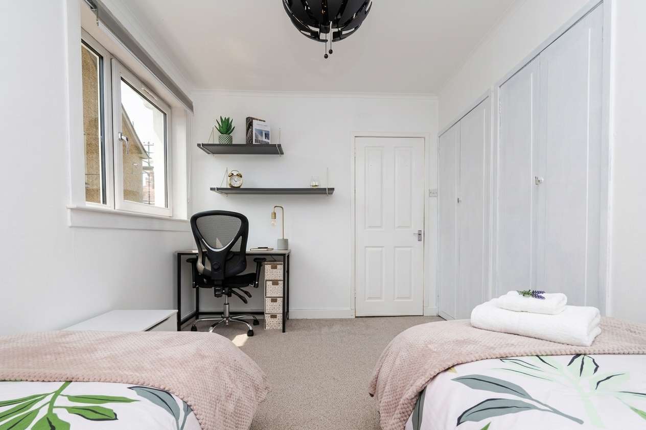 View 3BR Peebles Home - Free Parking - Near Glentress in Victoria Park Drive 26 EH45 9AD 3BR Peebles Home - Free Parking - Near Glentress in Victoria Park Drive 26 EH45 9AD - Property image 16 - VivreStays