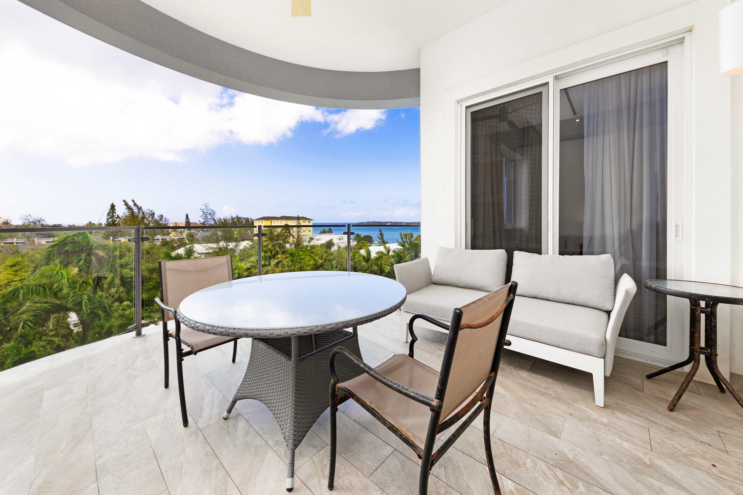 Two Bedroom Beachfront Condo with Infinity Pool — Nassau, New Providence — vacation rental