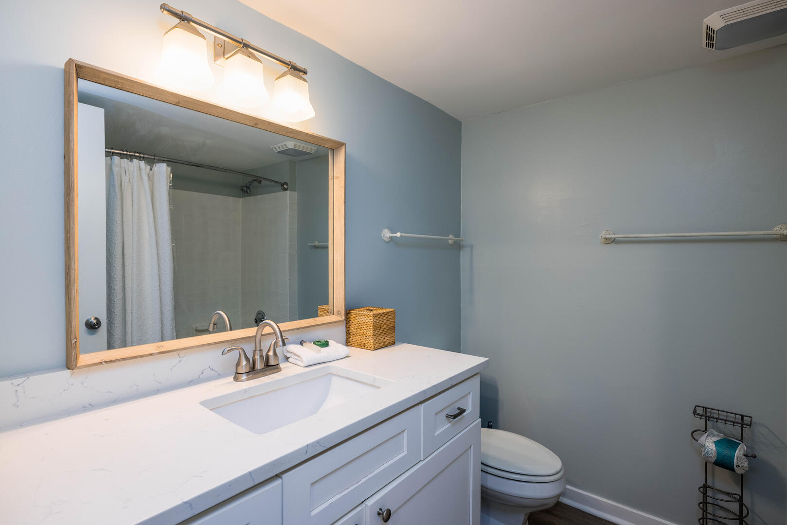 Guest Bedroom Full En Suite Bathroom
