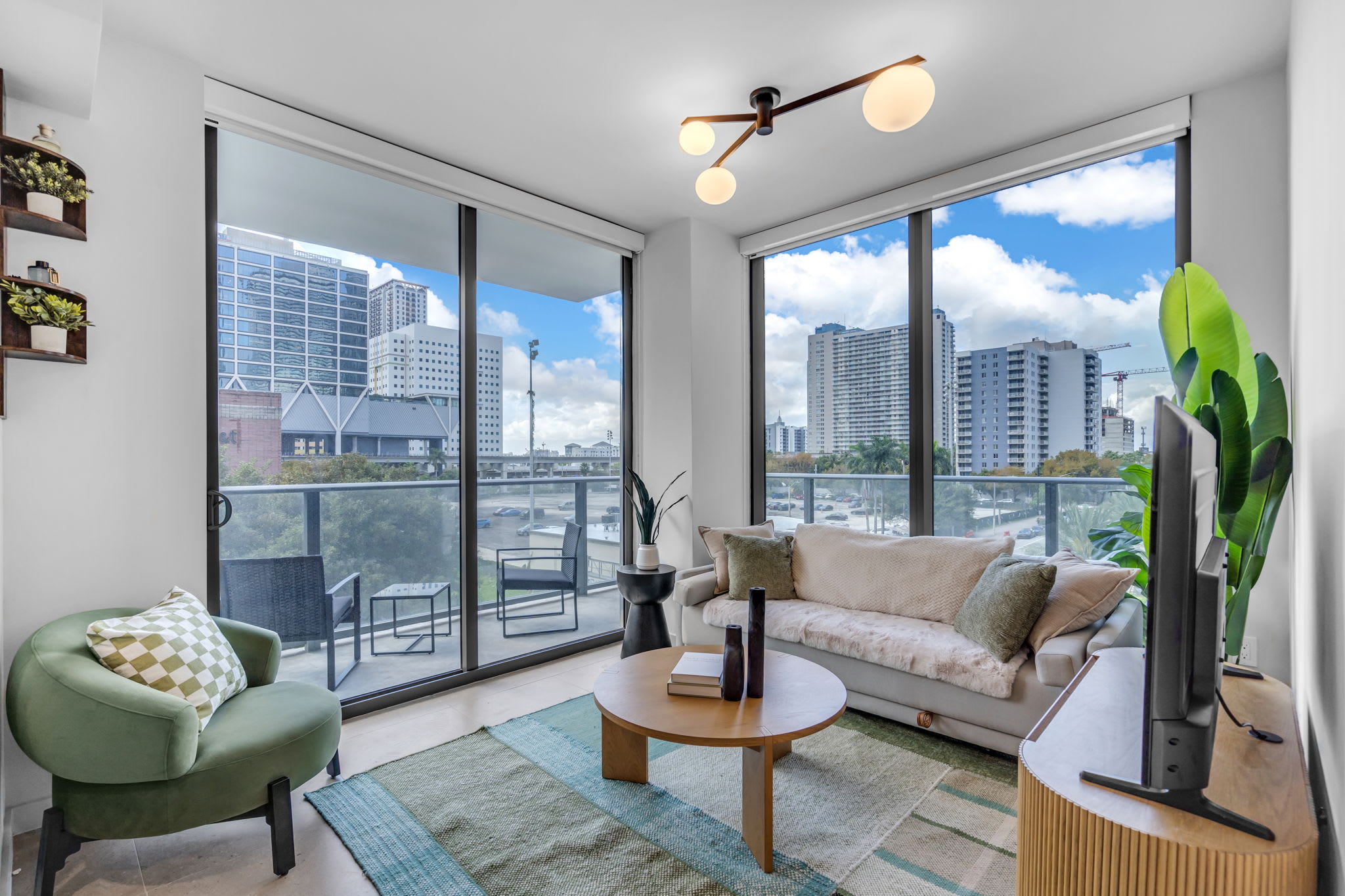 Urban Corner 2 Bedrooms MIA, Wrap Balcony & Rooftop Pool