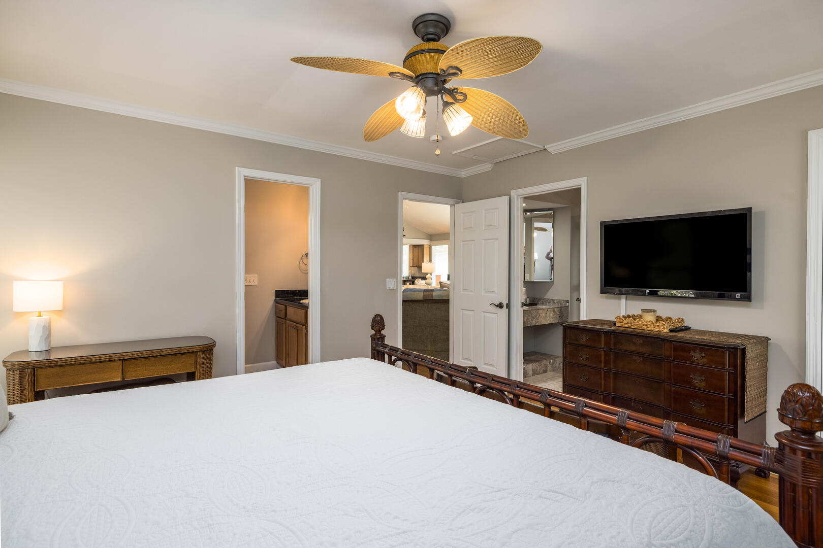 Primary Bedroom with Full En Suite Bathroom