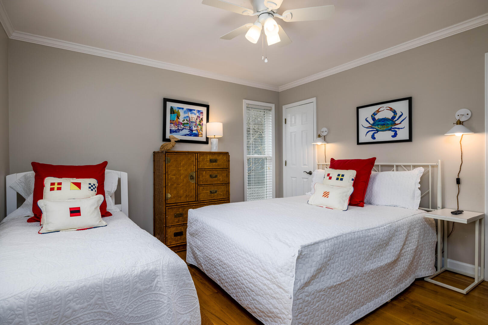 Guest Bedroom with 1 Double and 1 Twin Bed