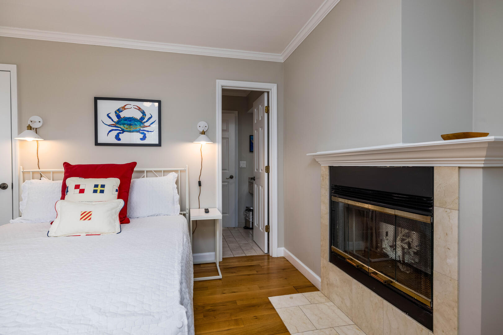 Guest Bedroom with 1 Double and 1 Twin Bed