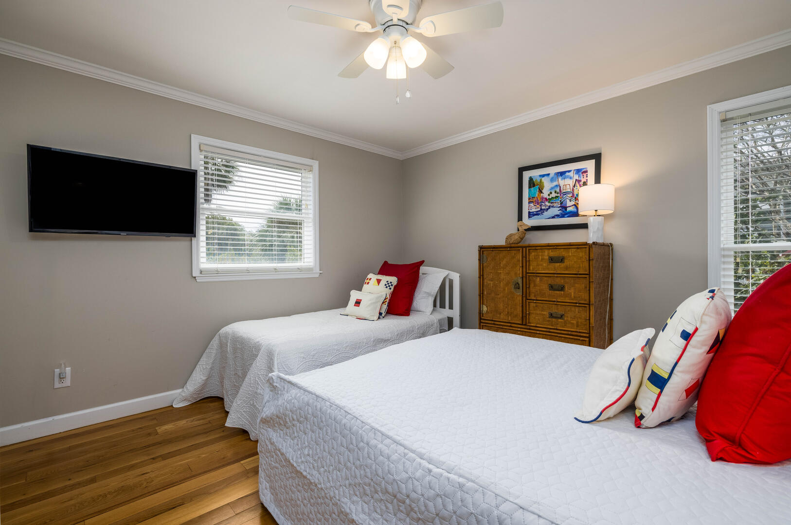Guest Bedroom with 1 Double and 1 Twin Bed