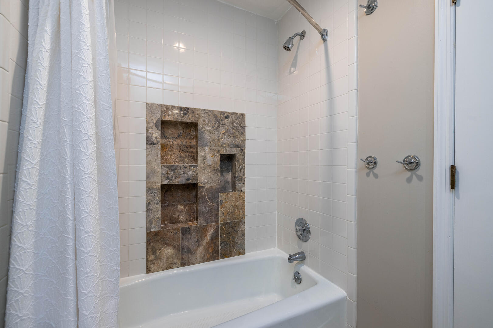 Jack and Jill Full En Suite Bathroom with Primary