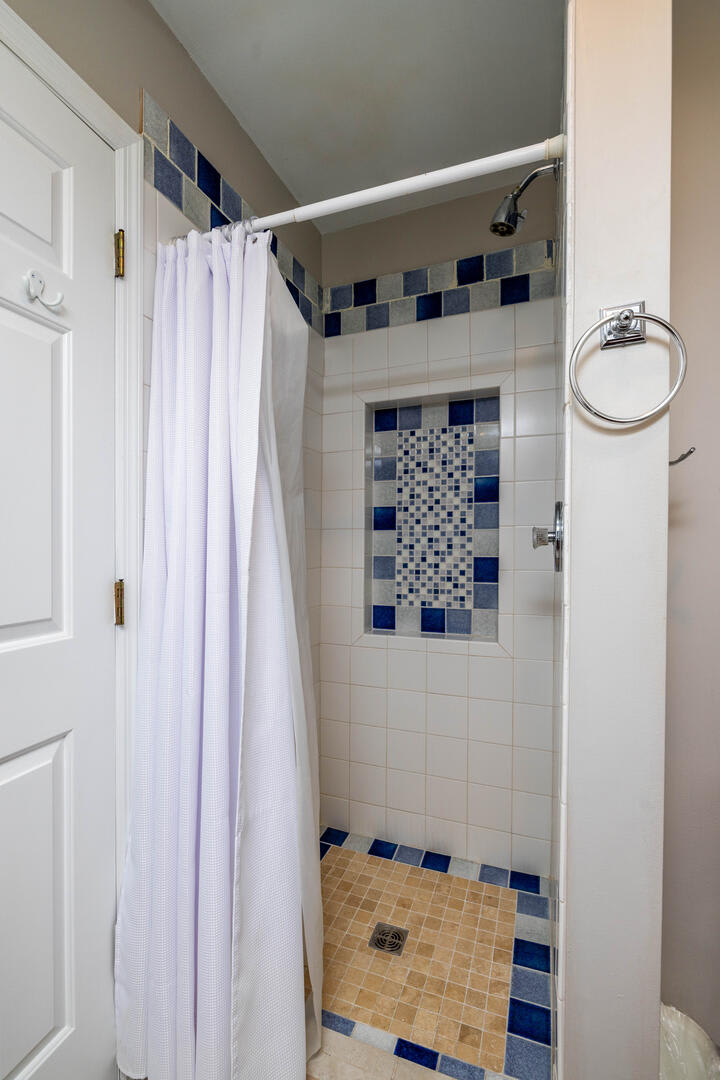 Full En Suite Bathroom