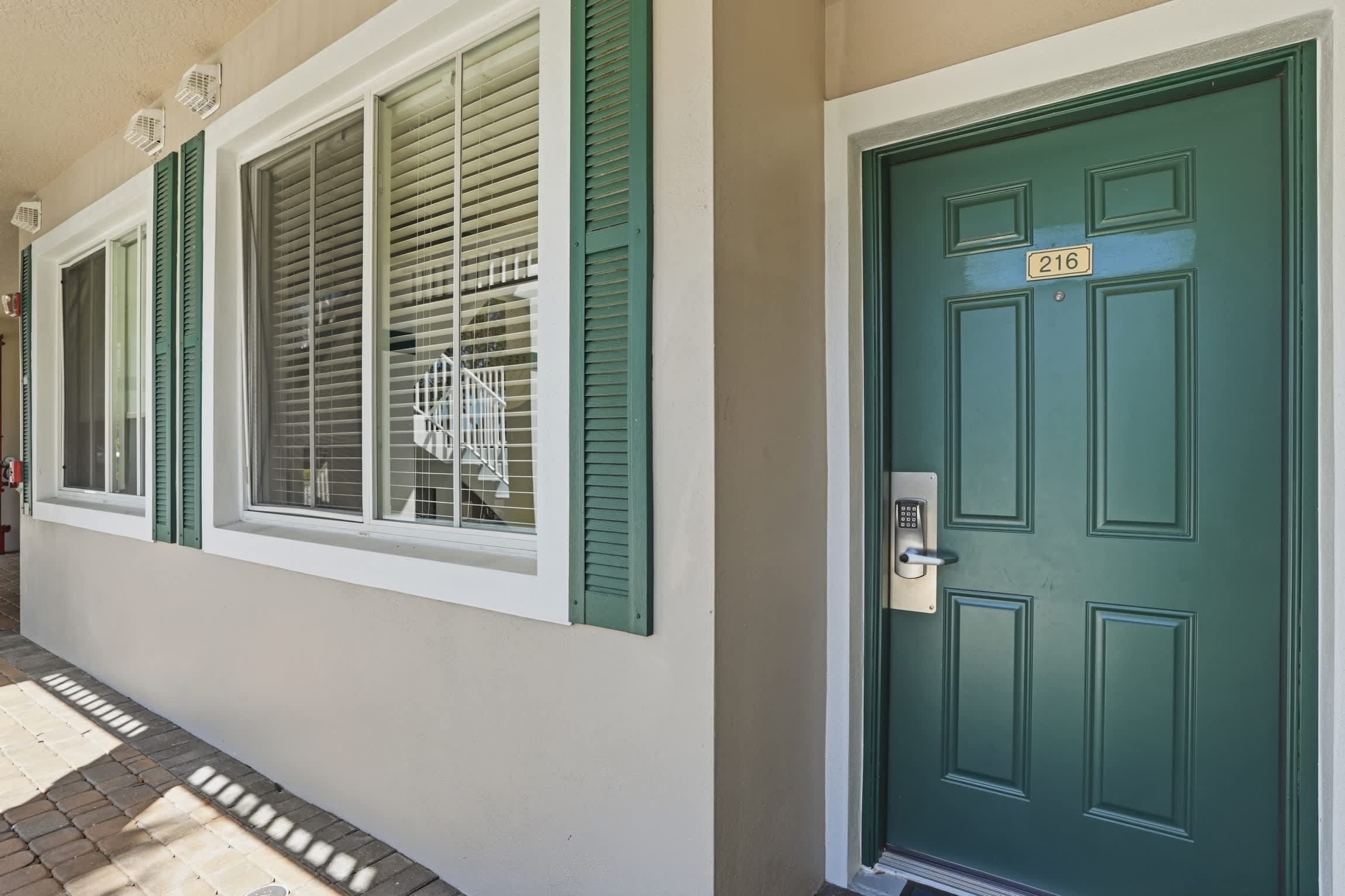 216 Luxury Remodeled Sleep 6 End Unit | Photo 10