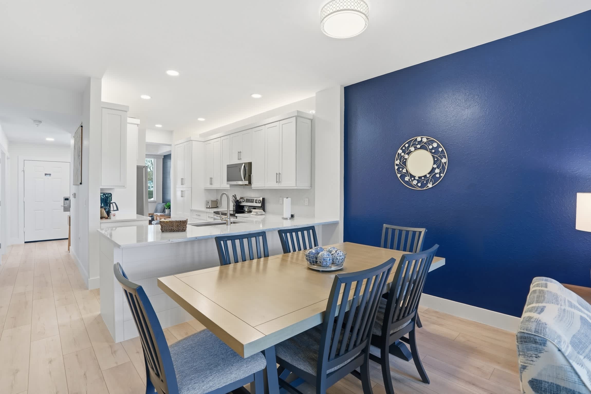 216 Luxury Remodeled Sleep 6 End Unit | Photo 18